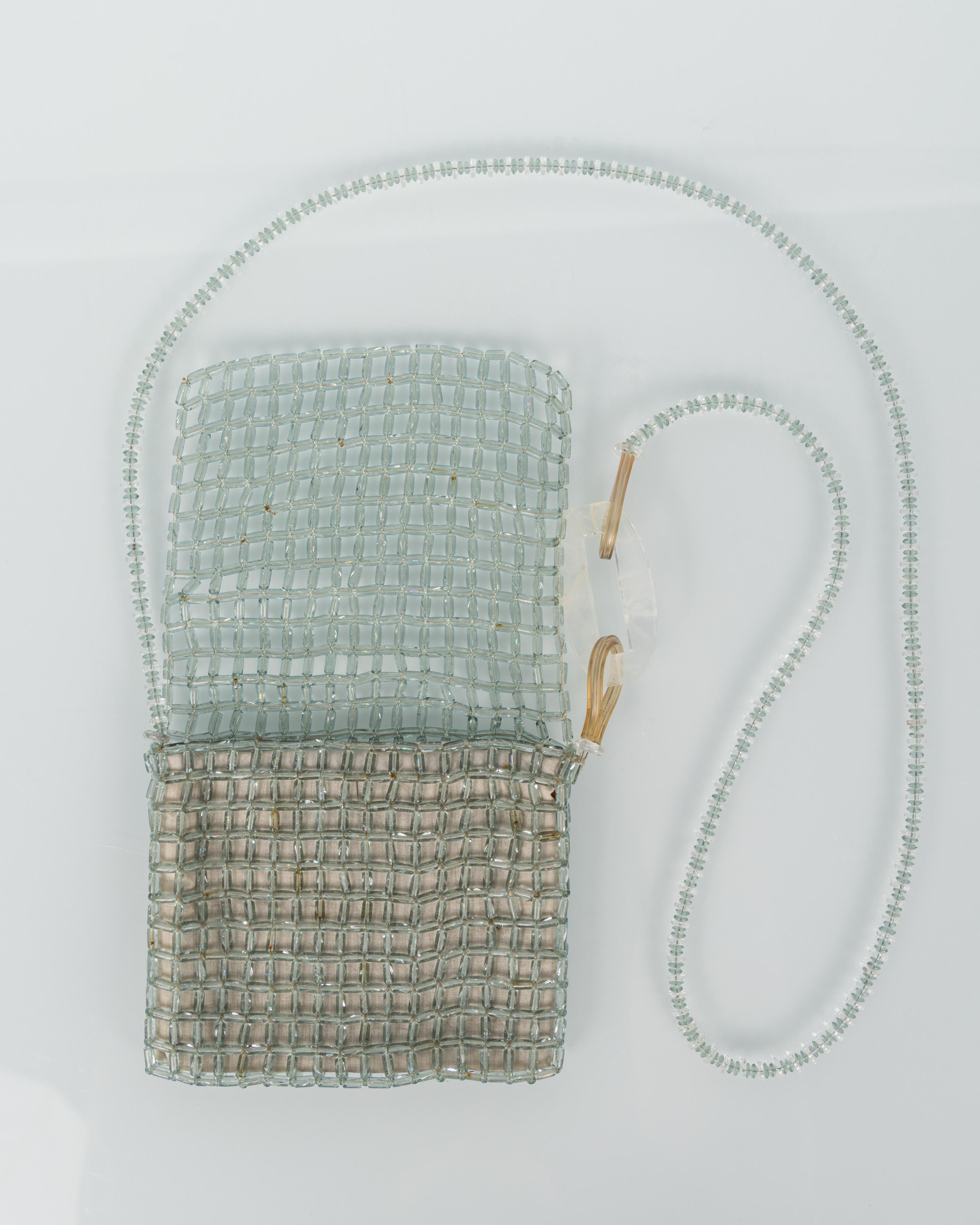Giorgio Armani Sac à bandoulière en perles de verre bleu pâle - C.C. 1990 Excellent état - En vente à Boca Raton, FL