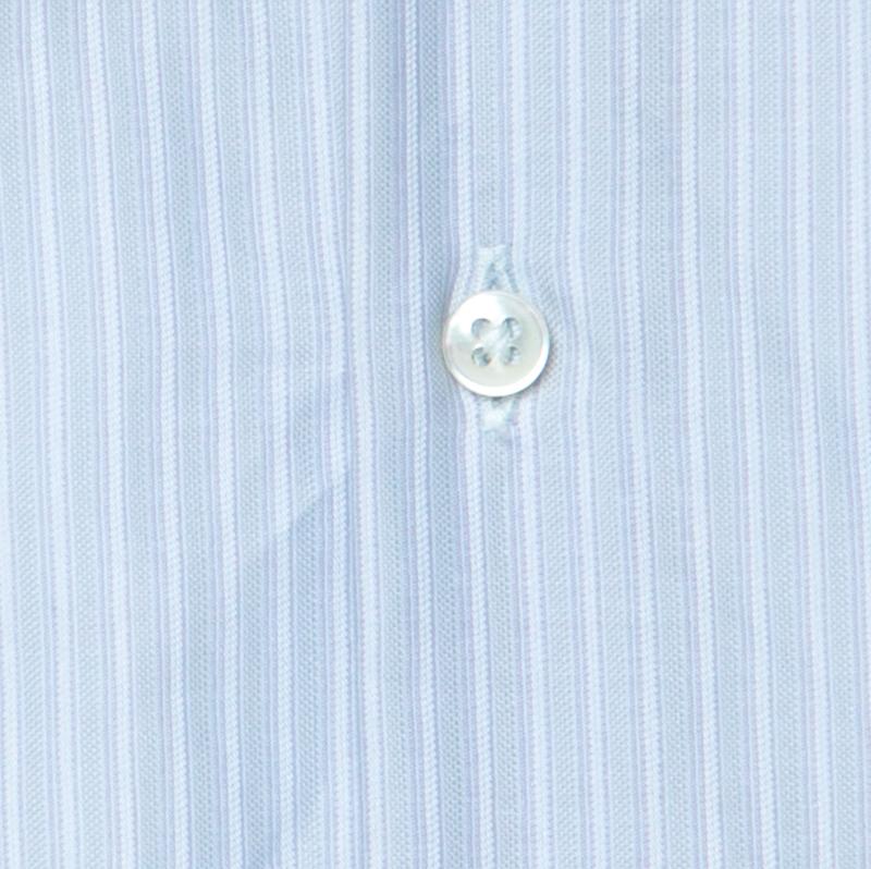 Giorgio Armani - Chemise en coton rayée bleu pâle à boutons sur le devant XXL Pour hommes en vente