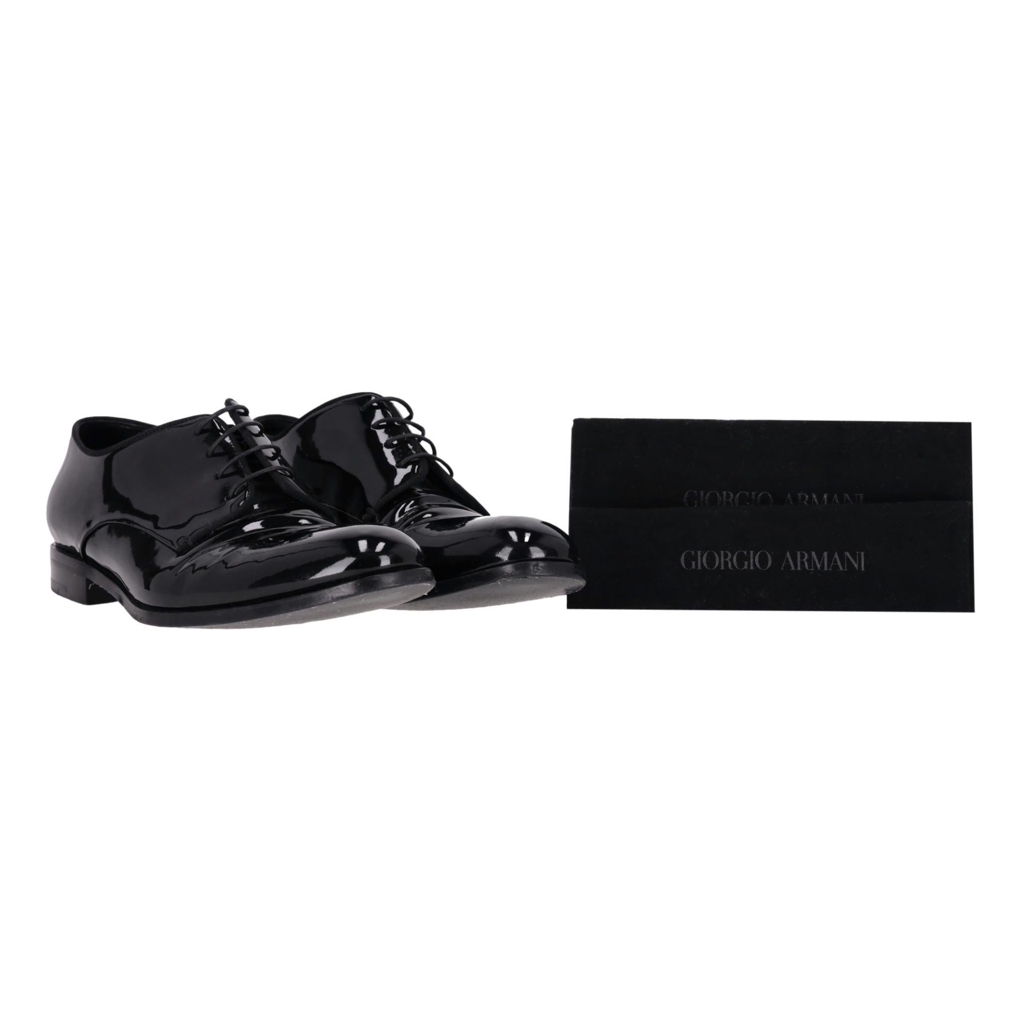 Zapatos Derby de charol Giorgio Armani

Zapatos derby negros de charol brillante con cordones en la parte delantera.

Con puntera redonda, tacón apilado y forro de piel.

Precio aprox. 670

Talla - 9UK - 43EU

Estado - Bueno/muy bueno (algunos