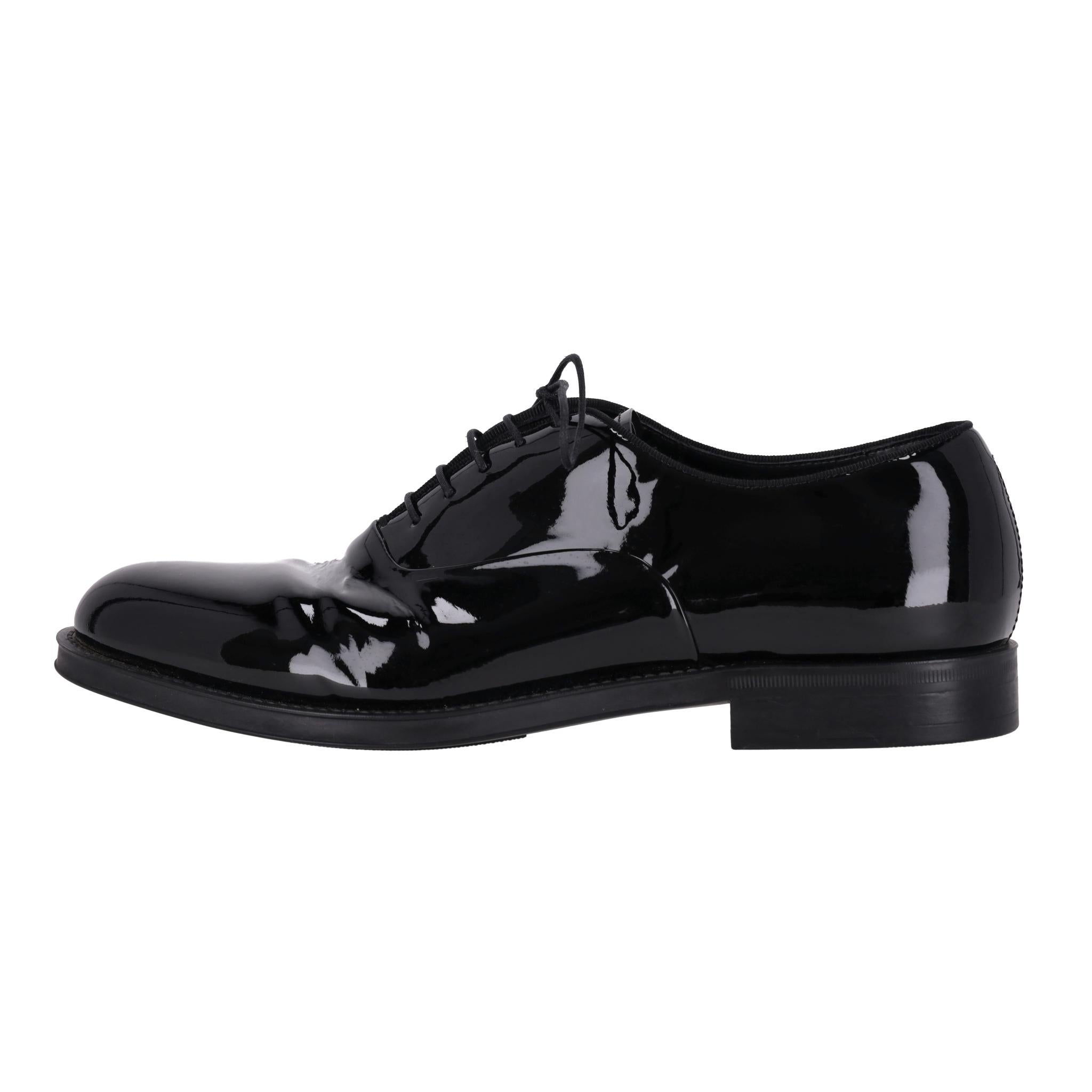Noir Chaussures derby en cuir verni Giorgio Armani en vente