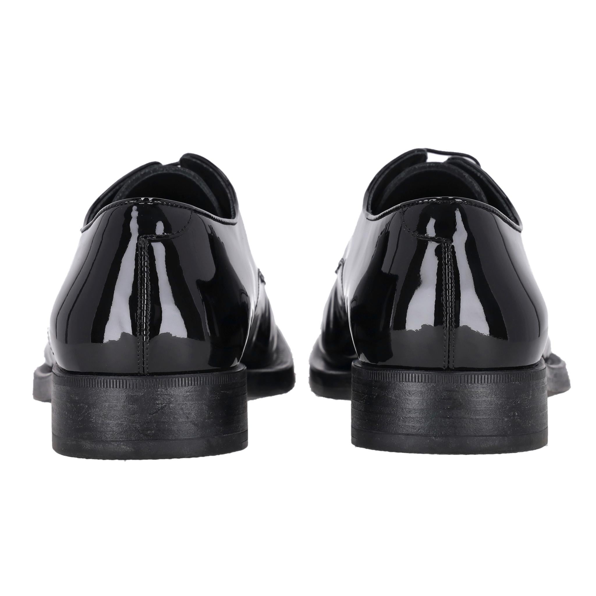 Noir Chaussures derby en cuir verni Giorgio Armani en vente