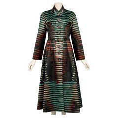 Giorgio Armani, cappotto a righe in lana e seta della Pre-Fall 2017, con etichette
