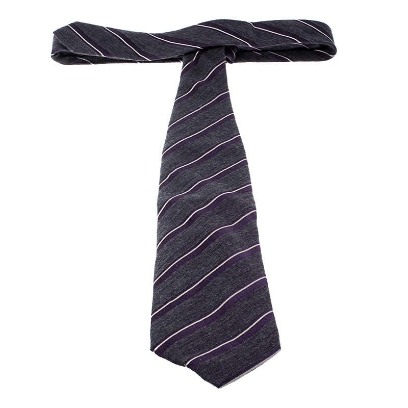 Giorgio Armani Purple Diagonal Striped Silk Wool Traditional Tie In Good Condition For Sale In Dubai, Al Qouz 2