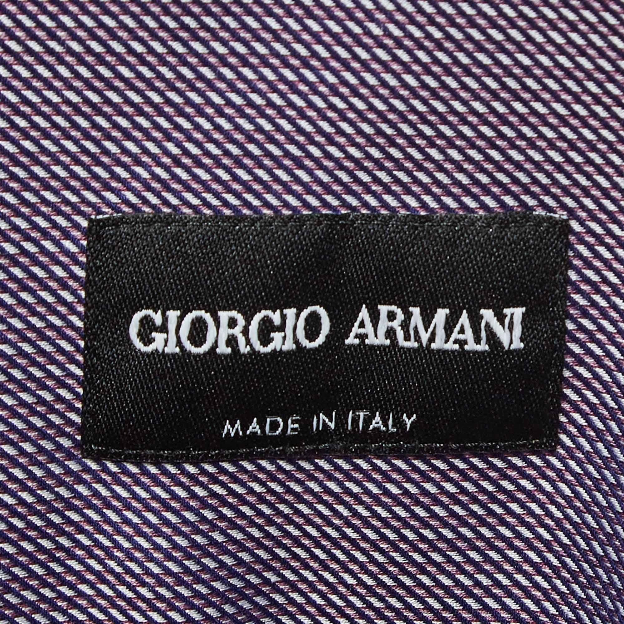 Giorgio Armani Camicia Button Up in cotone con motivo viola XXXL In condizioni buone in vendita a Dubai, Al Qouz 2
