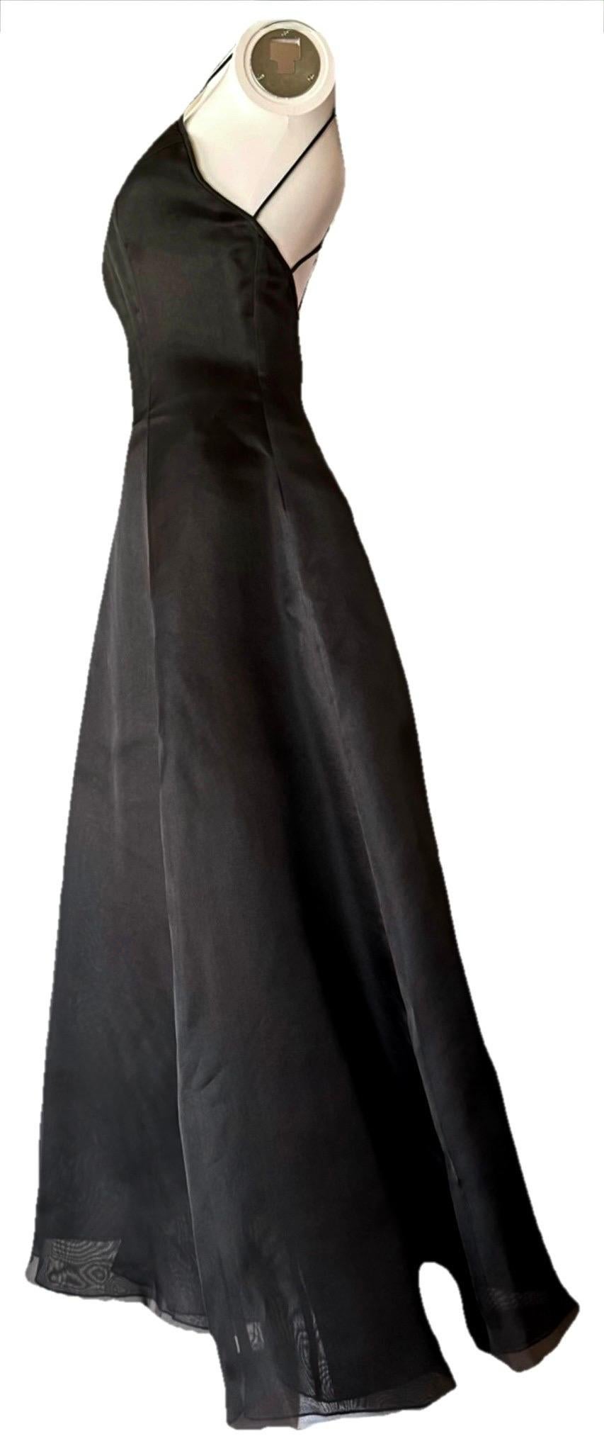 Noir GIORGIO ARMANI Rare Archival Runway S/S 1996 Robe en organza de soie noire en vente