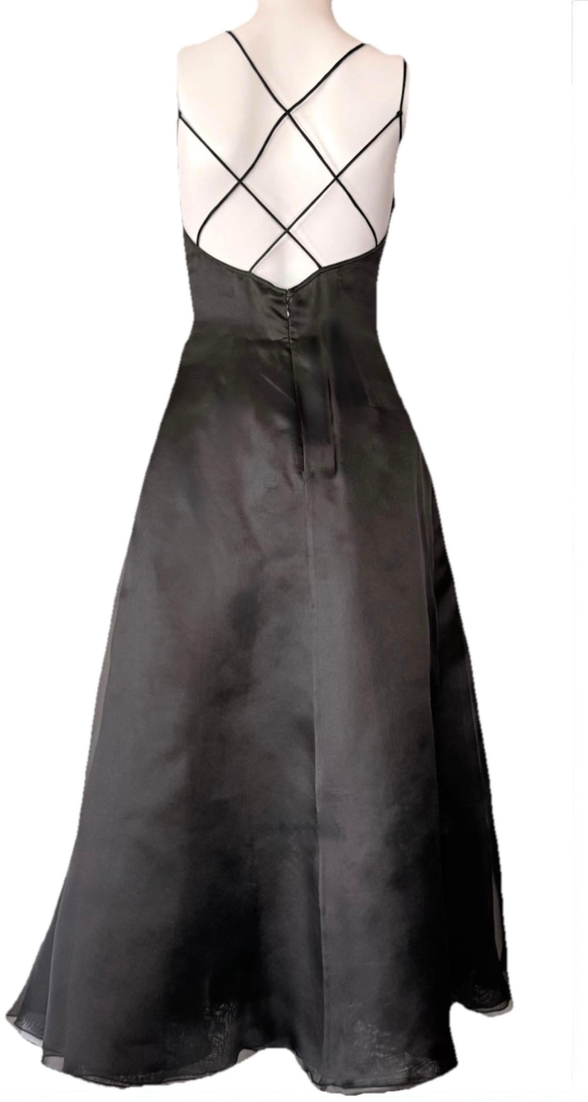 GIORGIO ARMANI Rare Archival Runway S/S 1996 Robe en organza de soie noire Bon état - En vente à Woodland Hills, CA