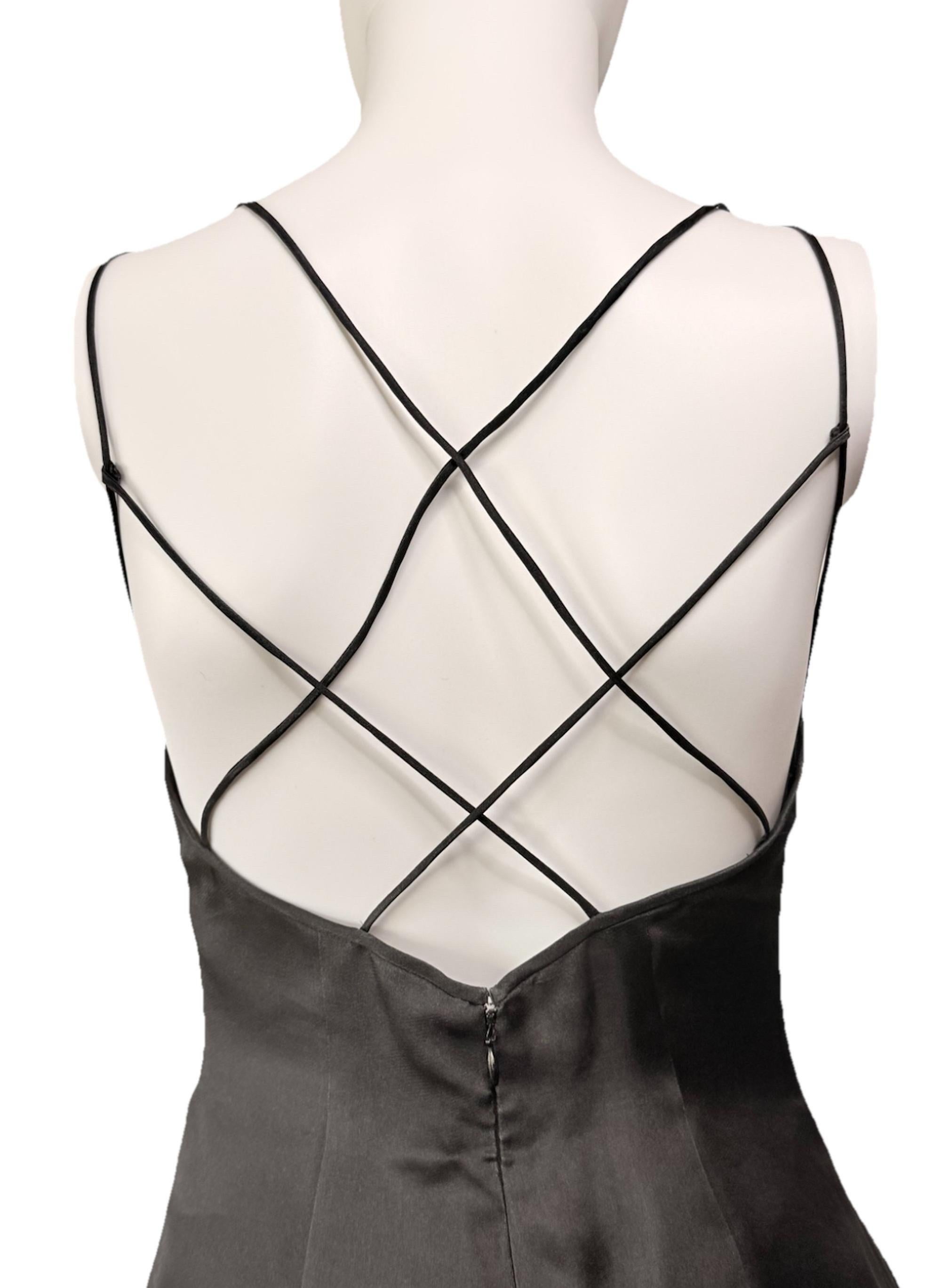 GIORGIO ARMANI Rare Archival Runway S/S 1996 Robe en organza de soie noire en vente 1