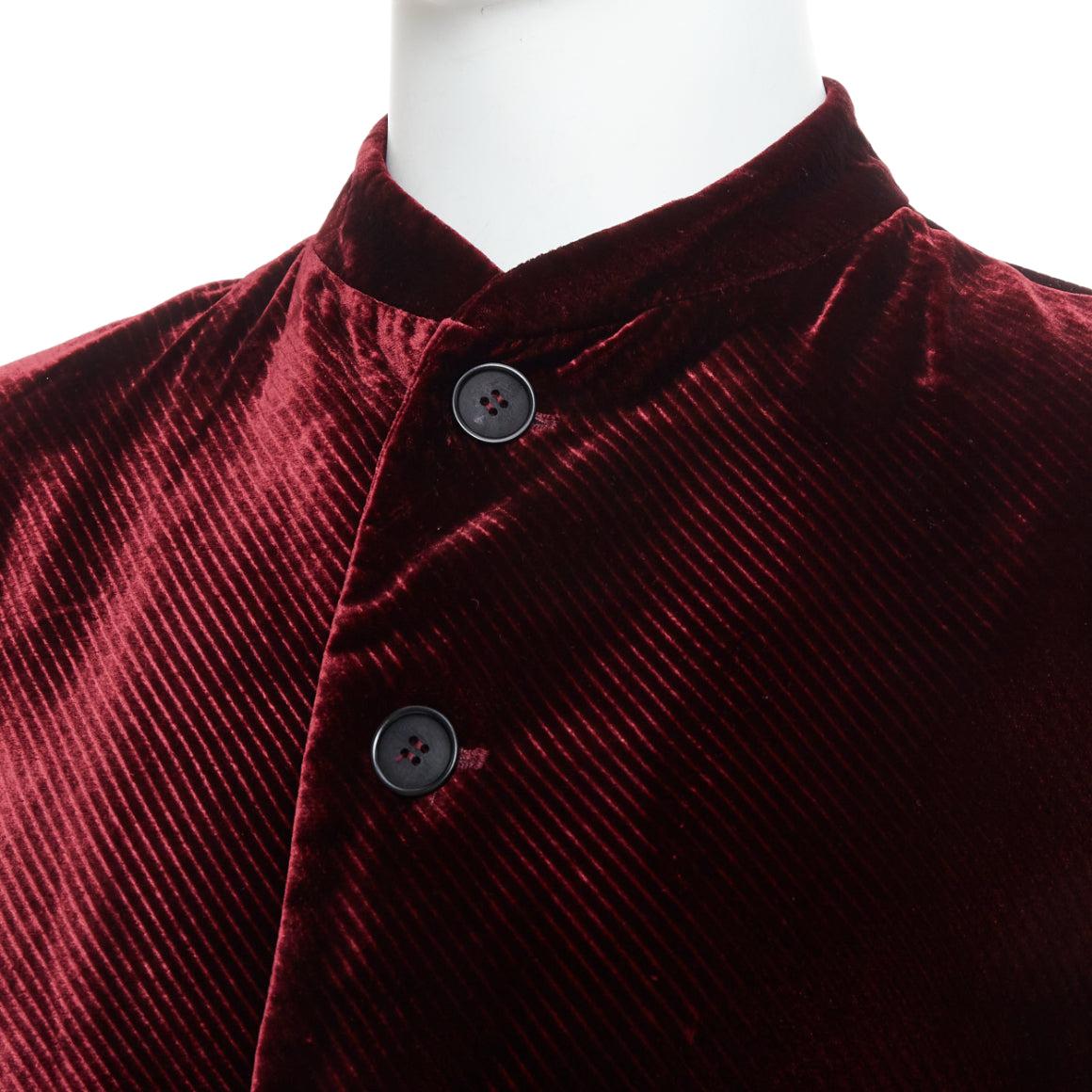 GIORGIO ARMANI red velvet diagonal texture single breast mandarin blazer IT46R S
Reference: MLCO/A00037
Brand: Giorgio Armani
Material: Viscose, Blend
Color: Red
Pattern: Solid
Closure: Button
Lining: Black Fabric
Extra Details: Mandarin