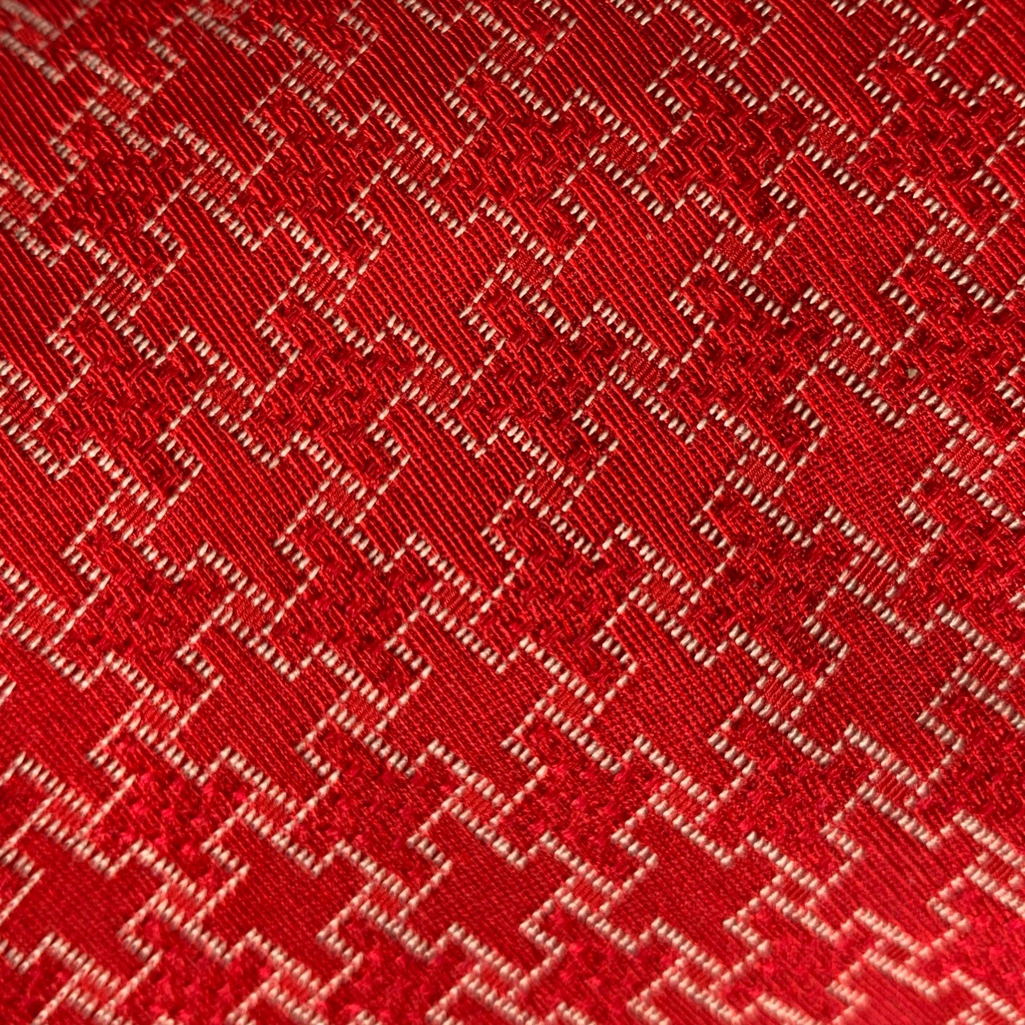 GIORGIO ARMANI
necktie in red and white silk jacquard featuring an abstract interlocking pattern. Made in Italy.Very Good Pre-Owned Condition. 

Measurements: 
  Width: 3.5 inches Length: 58 inches 
  
  
 
Sui Generis Reference: 130901
Category:
