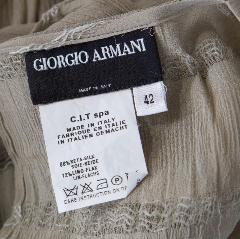 Giorgio Armani Salbeigrüne langärmelige Bluse aus durchsichtigem Leinen und Seide mit asymmetrischem Saum M im Zustand „Gut“ im Angebot in Dubai, Al Qouz 2