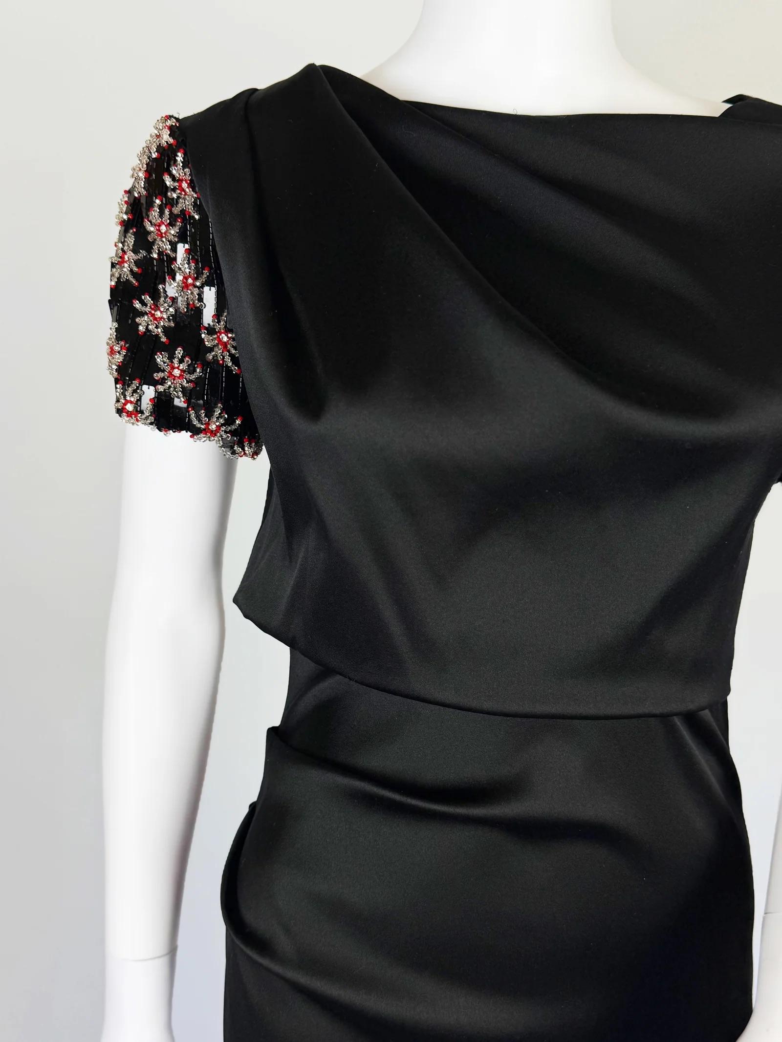 Robe en satin Giorgio Armani avec manches ornées, FW 2017 en vente 6