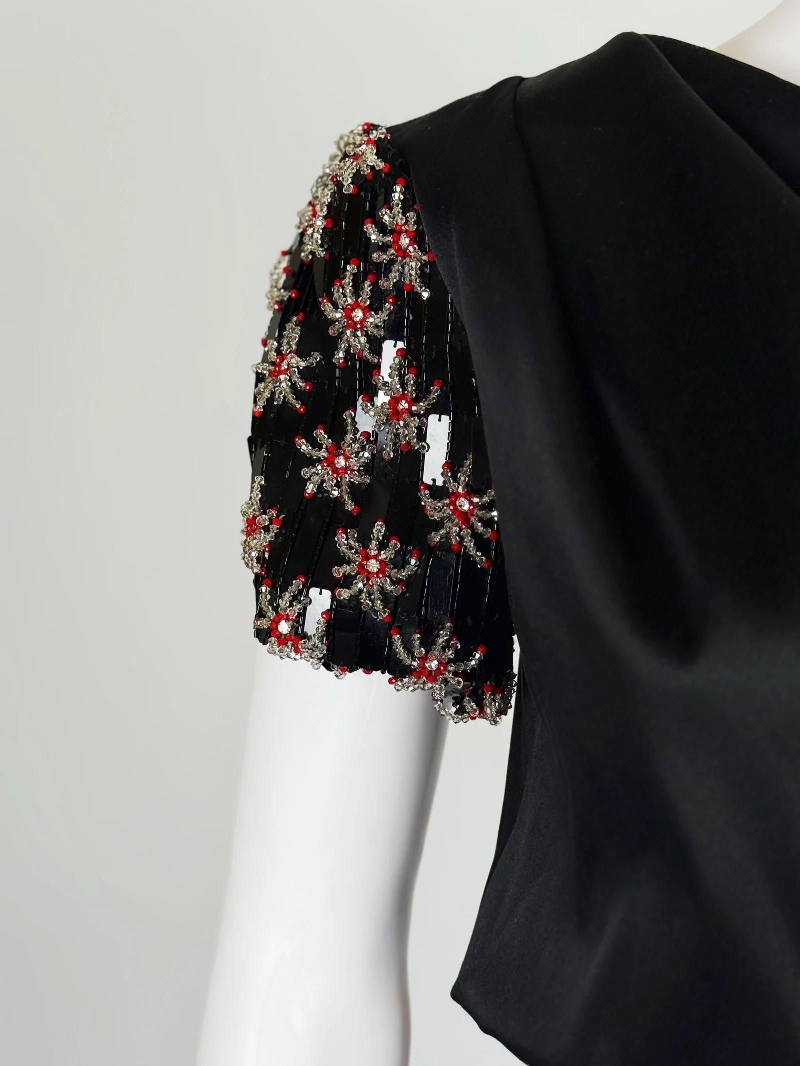 Robe en satin Giorgio Armani avec manches ornées, FW 2017 en vente 7