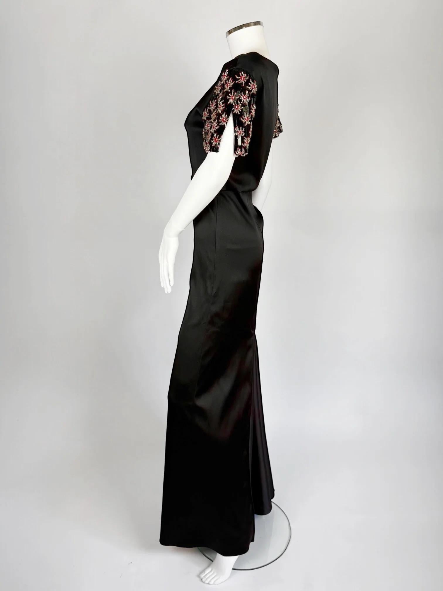 Robe en satin Giorgio Armani avec manches ornées, FW 2017 en vente 8