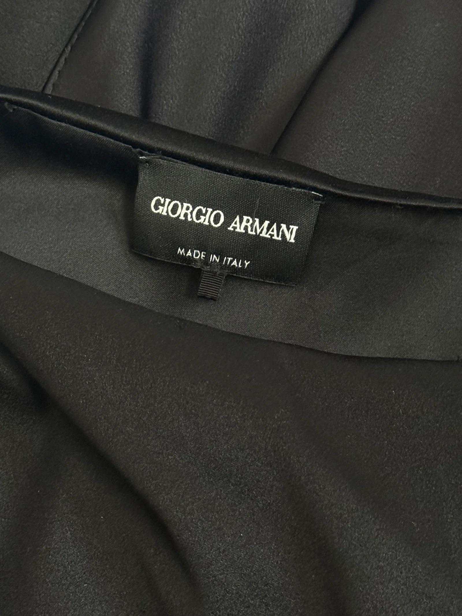 Robe en satin Giorgio Armani avec manches ornées, FW 2017 en vente 9