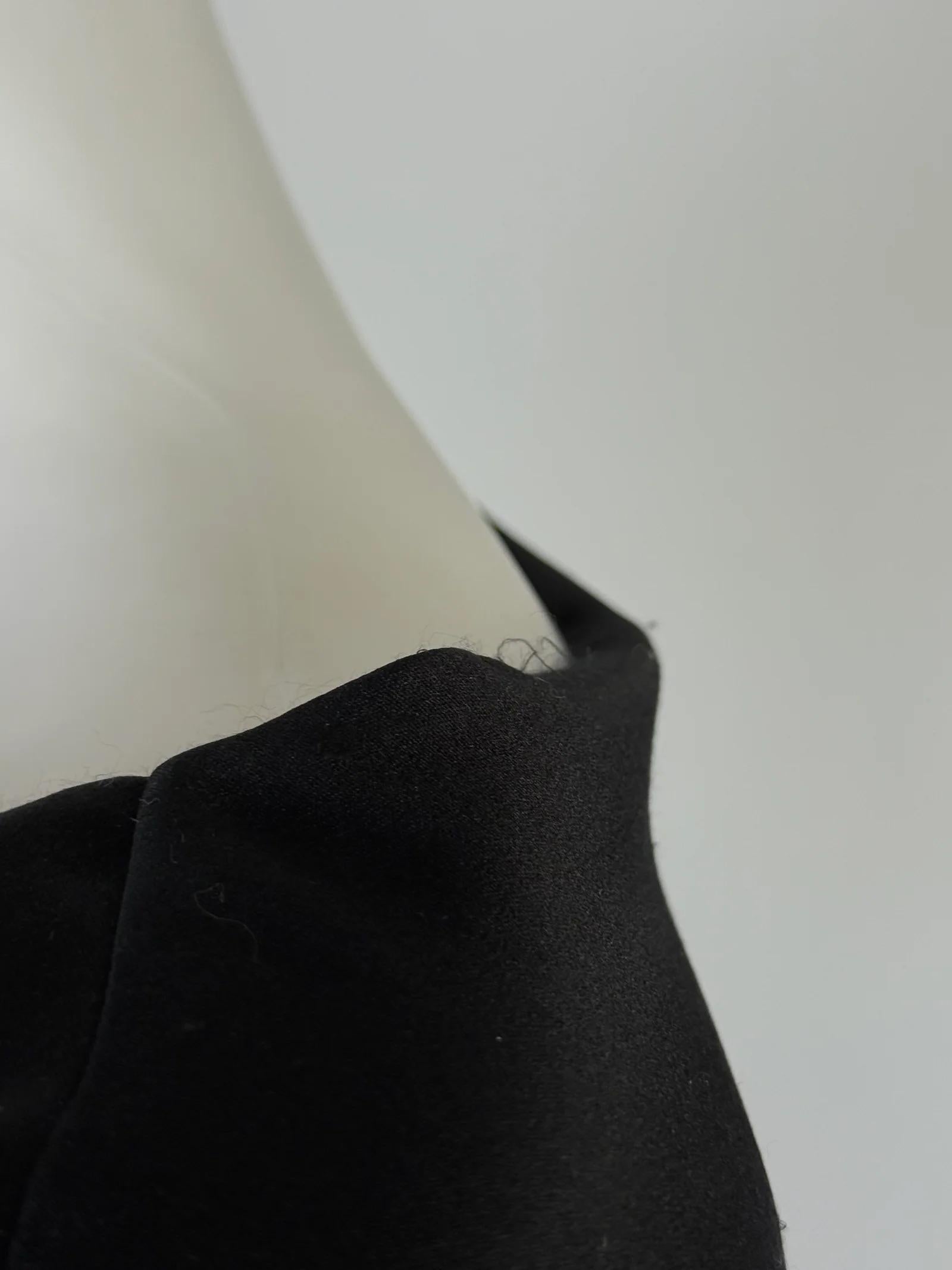 Robe en satin Giorgio Armani avec manches ornées, FW 2017 en vente 11