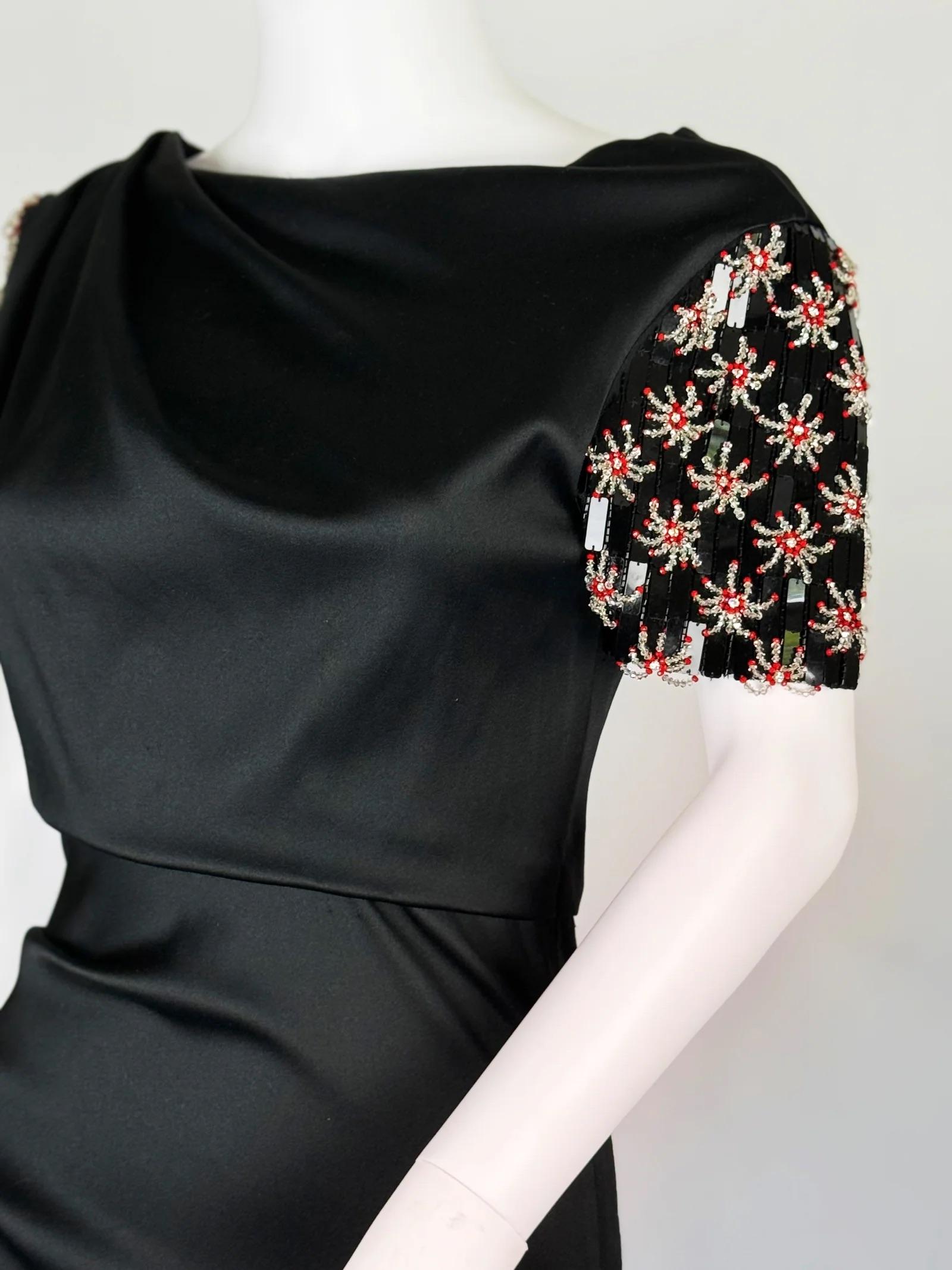 Robe en satin Giorgio Armani avec manches ornées, FW 2017 Unisexe en vente