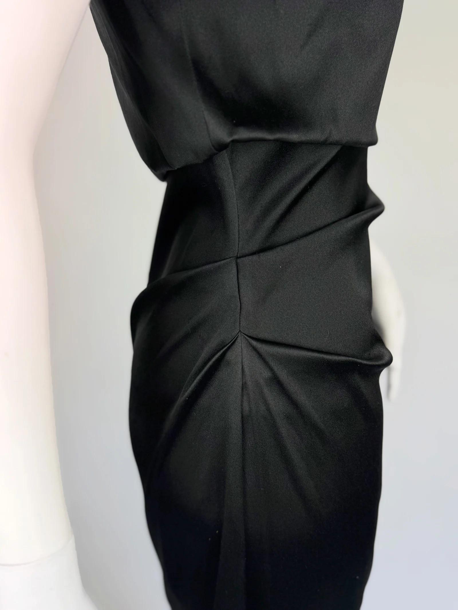 Robe en satin Giorgio Armani avec manches ornées, FW 2017 en vente 2