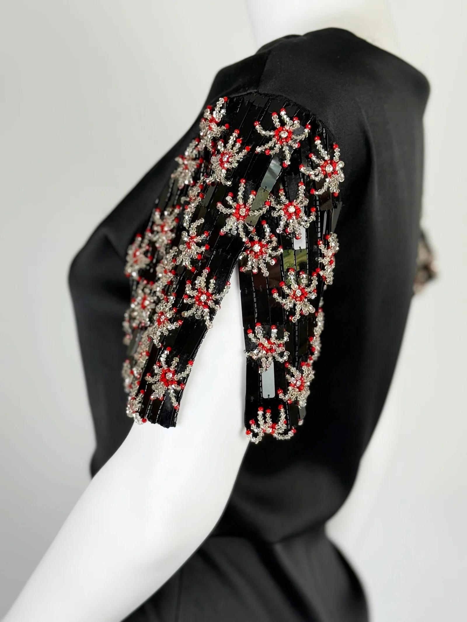 Robe en satin Giorgio Armani avec manches ornées, FW 2017 en vente 3