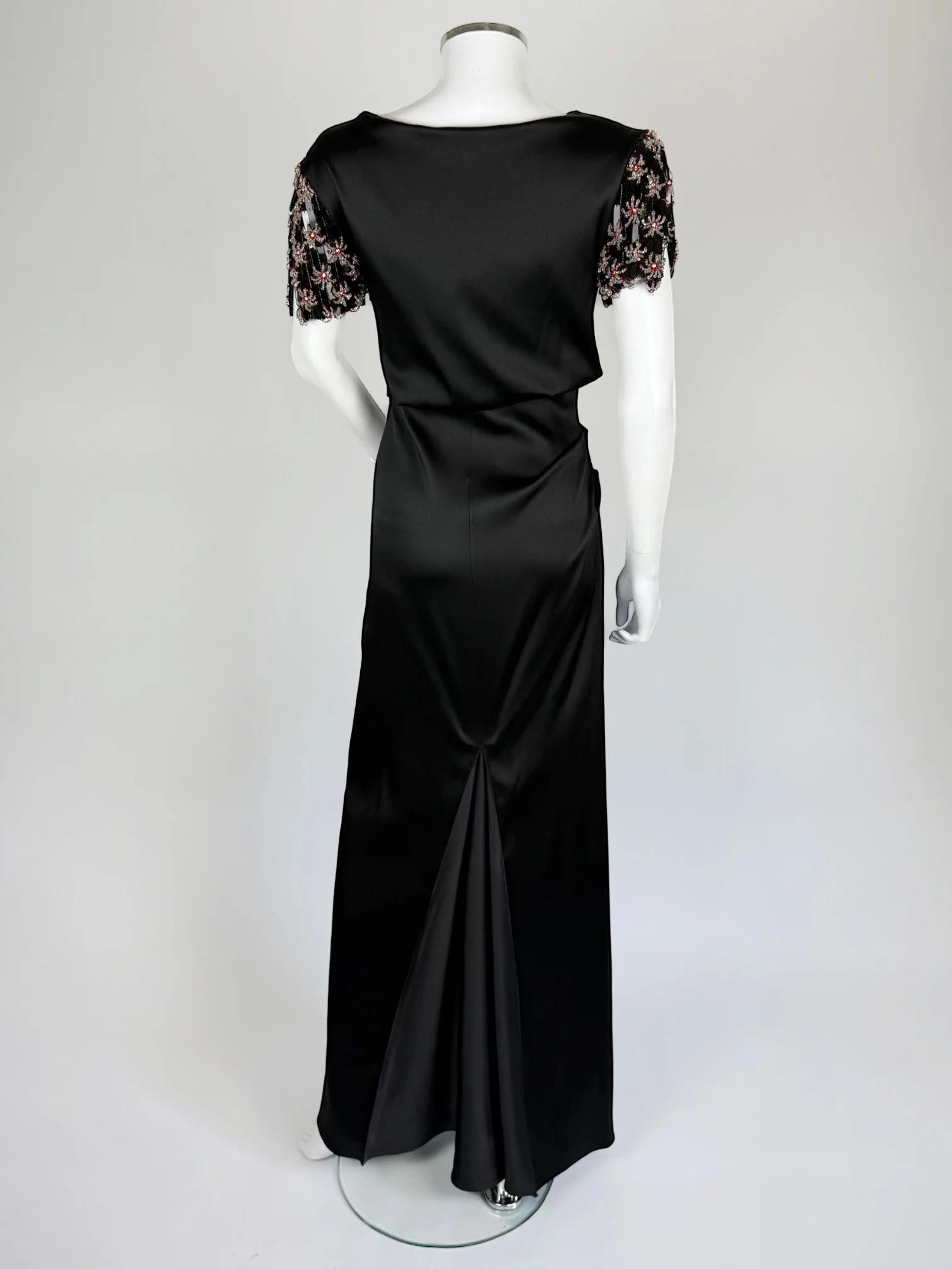 Robe en satin Giorgio Armani avec manches ornées, FW 2017 en vente 4