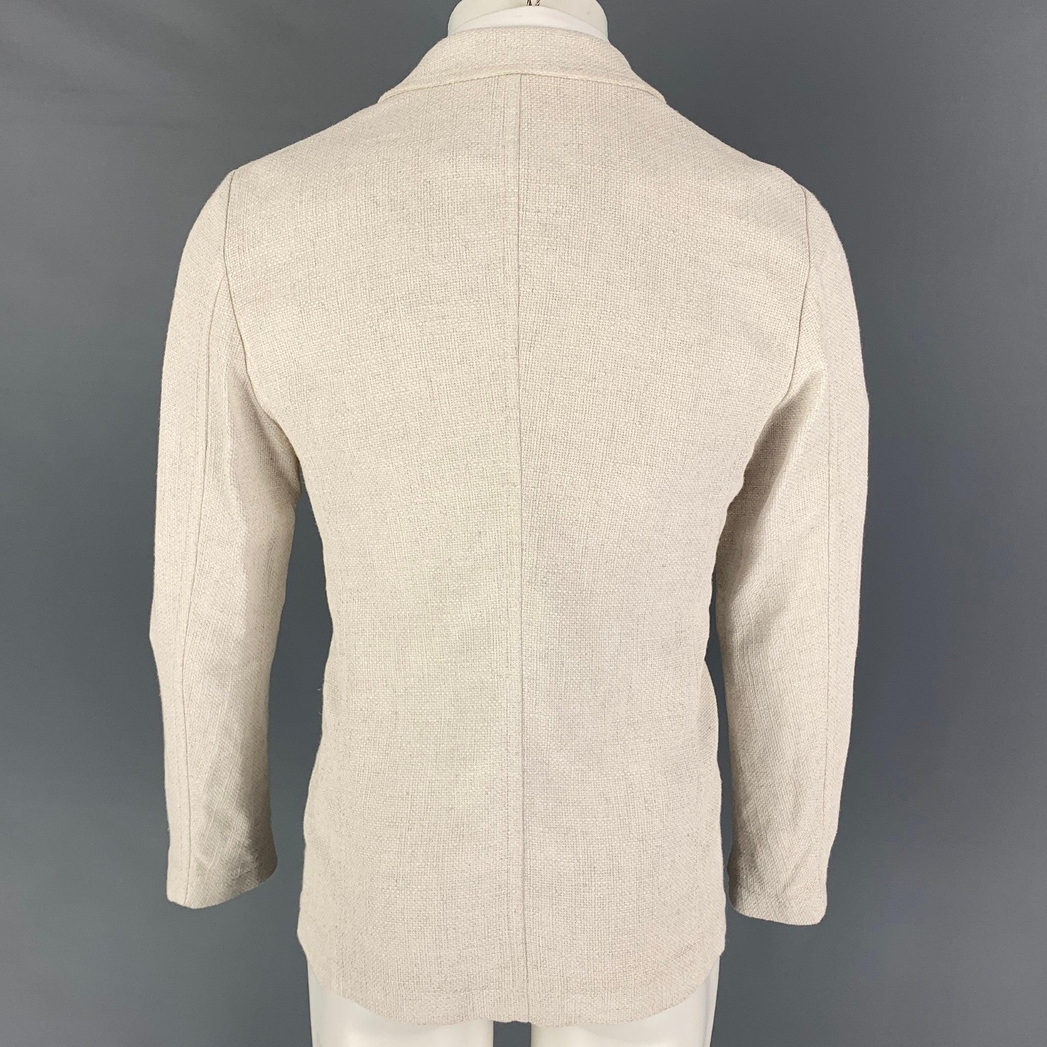 GIORGIO ARMANI Size 36 Off White Woven Viscose Blend Sport Coat In Good Condition For Sale In San Francisco, CA