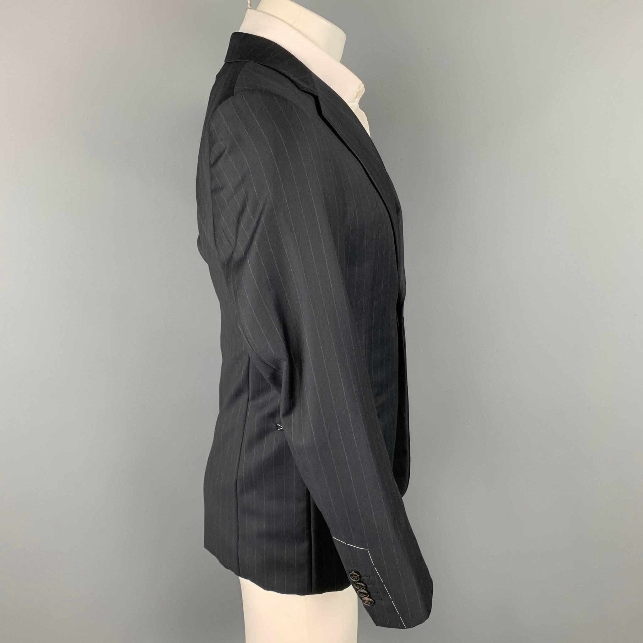 GIORGIO ARMANI Size 36 Regular Navy Chalkstripe Wool Sport Coat In Good Condition For Sale In San Francisco, CA