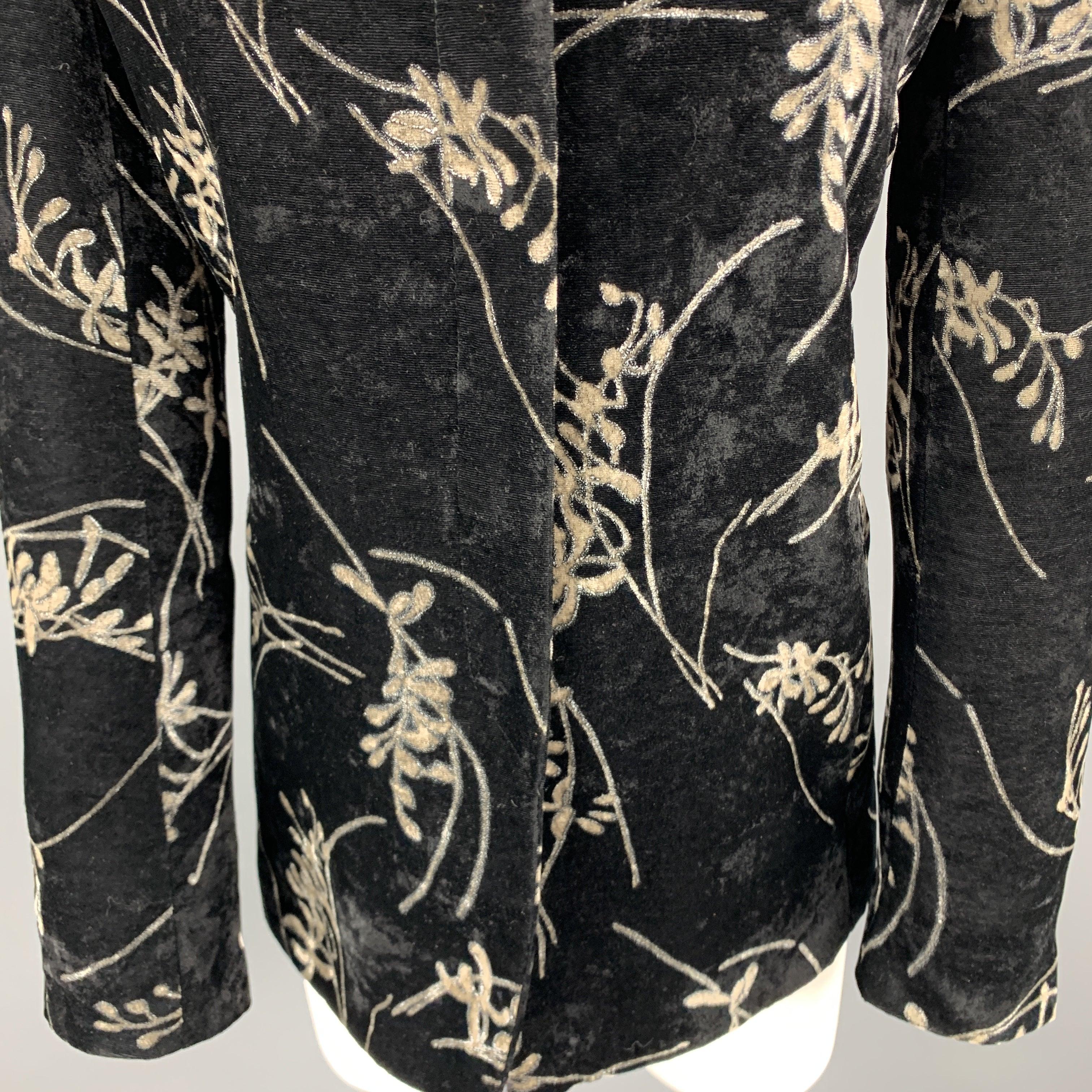 GIORGIO ARMANI Size 4 Black & Grey Floral Velvet Blazer In Good Condition In San Francisco, CA