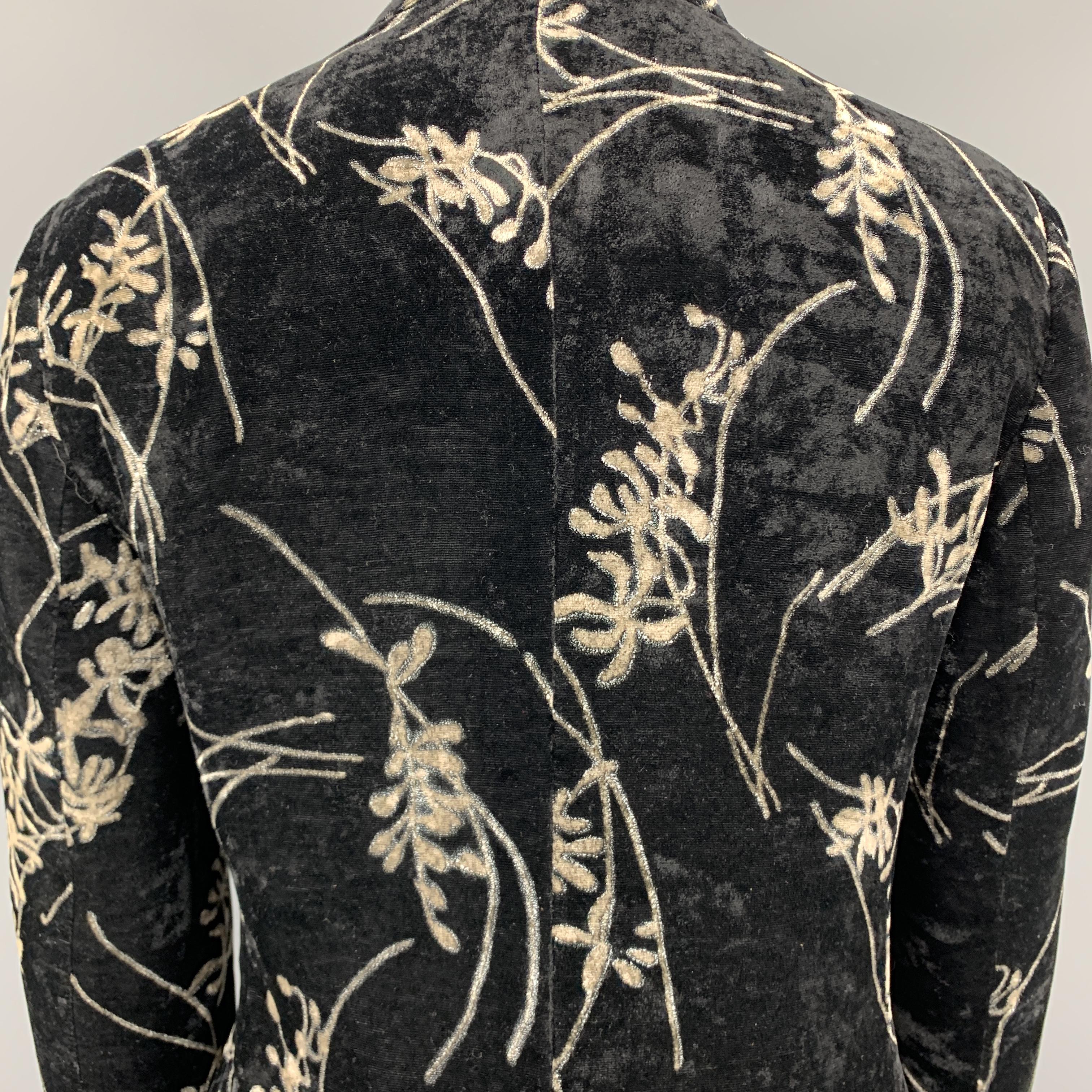 GIORGIO ARMANI Size 4 Black & Grey Floral Velvet Blazer In Excellent Condition In San Francisco, CA