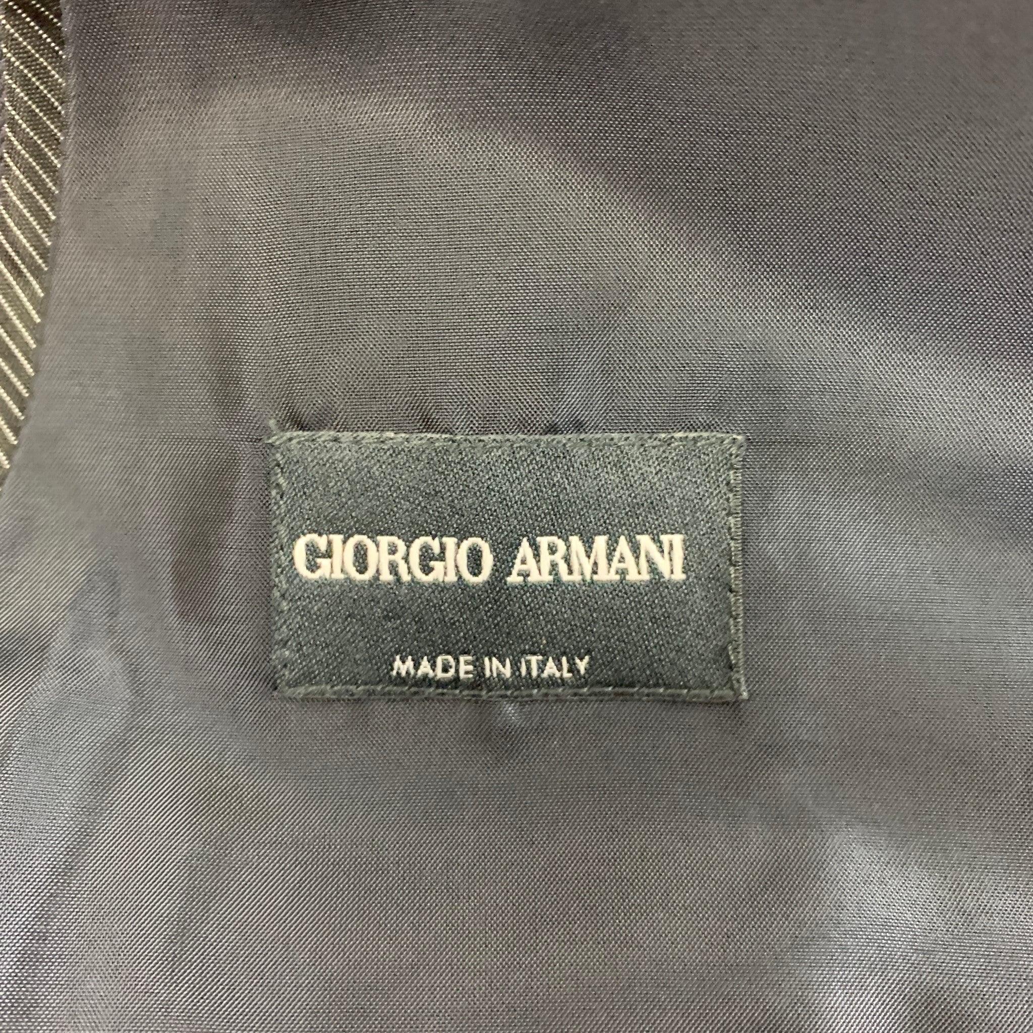 GIORGIO ARMANI Size 40 Navy Wool Cashmere Buttoned Vest For Sale 2