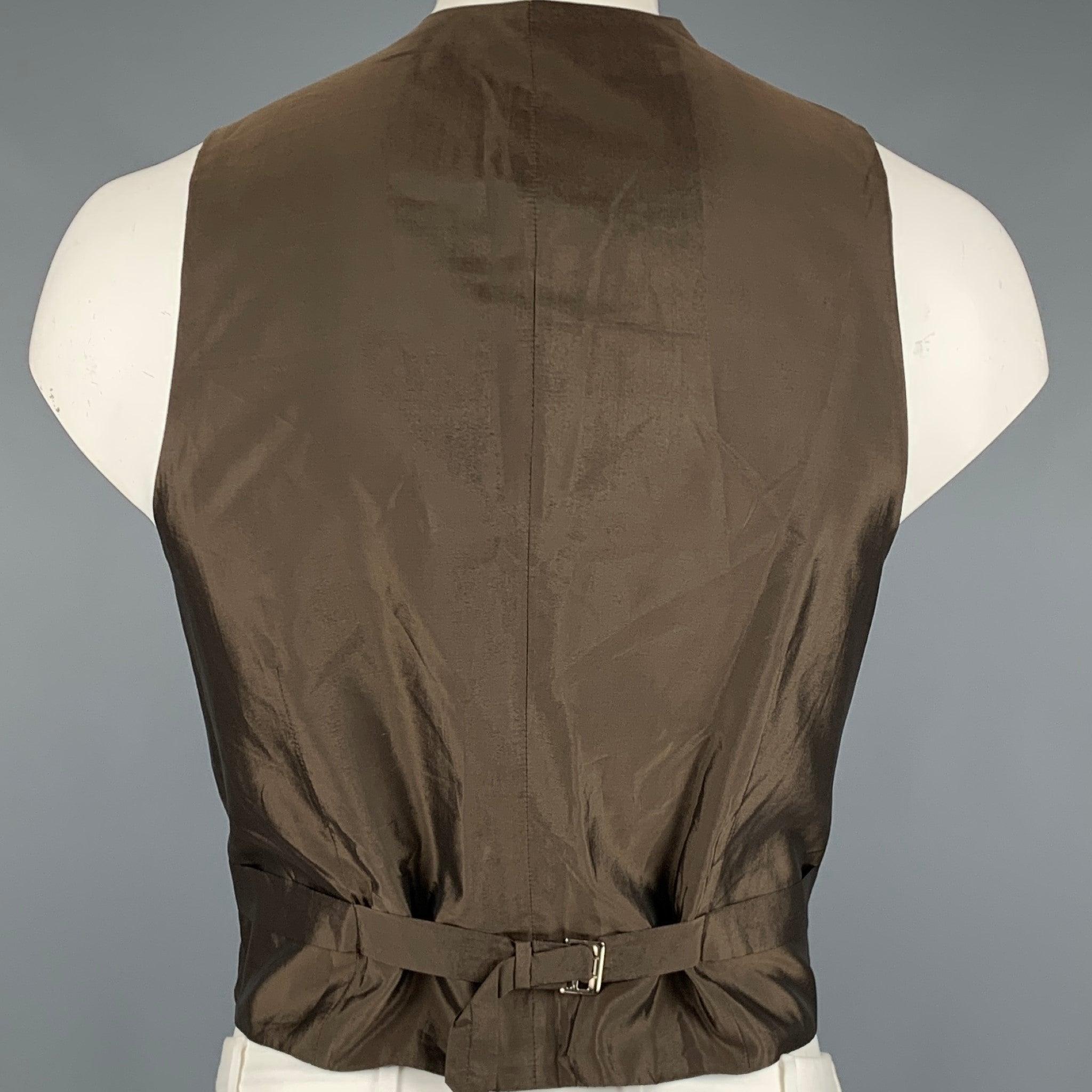 GIORGIO ARMANI Size 44 Brown Velvet Cotton Buttoned Vest In Excellent Condition For Sale In San Francisco, CA