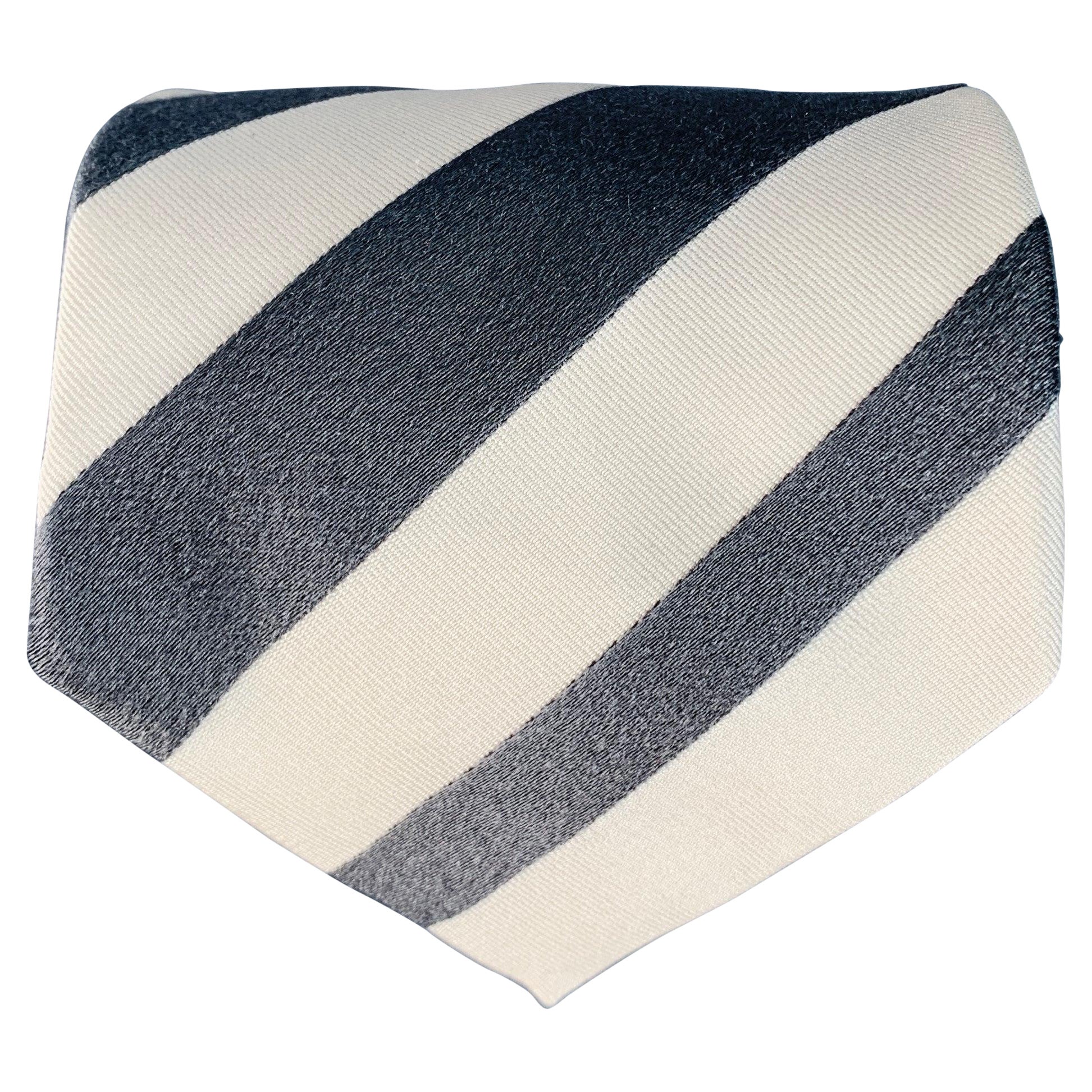 GIORGIO ARMANI Size Grey Cream Diagonal Stripe Silk Twill Tie For Sale