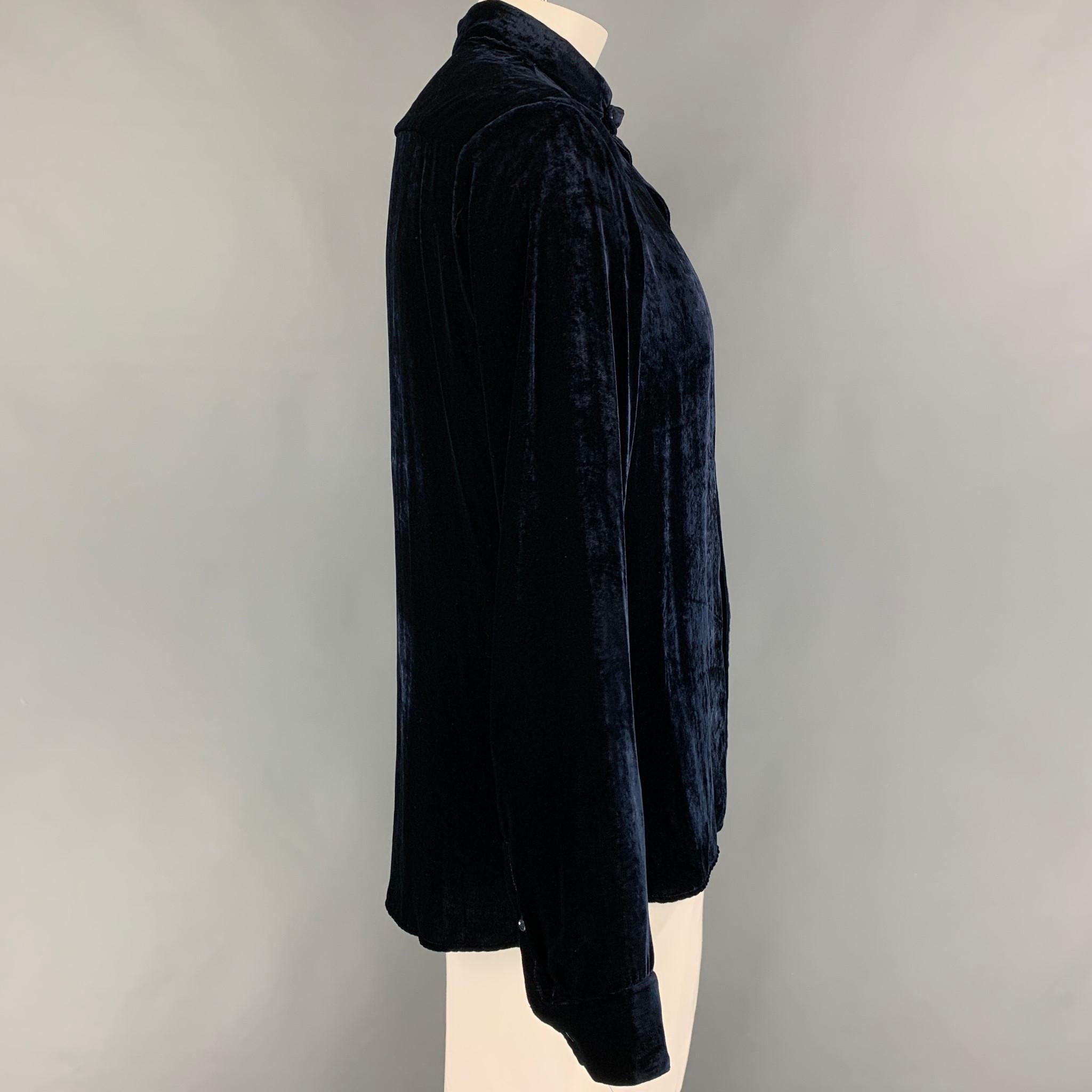 GIORGIO ARMANI long sleeve shirt comes in a midnight blue velvet featuring a nehru collar and a buttoned closure. Made in Italy. 

Very Good Pre-Owned Condition.
Marked: 45/18

Measurements:

Shoulder: 19 in.
Chest: 46 in.
Sleeve: 27.5 in.
Length: