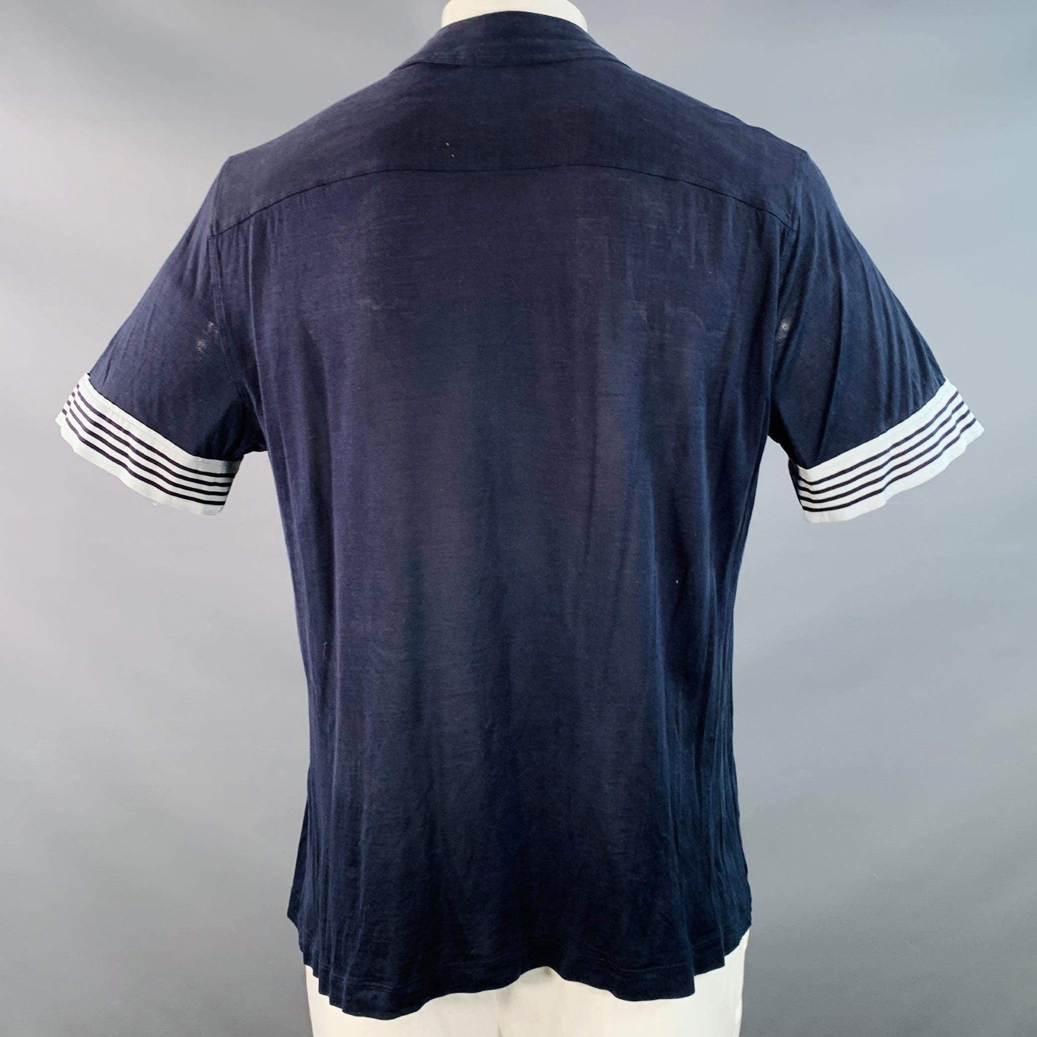 Noir GIORGIO ARMANI Size L Navy Blue Contrast Trim Silk Blend Short Sleeve Polo (Polo à manches courtes en soie mélangée) en vente