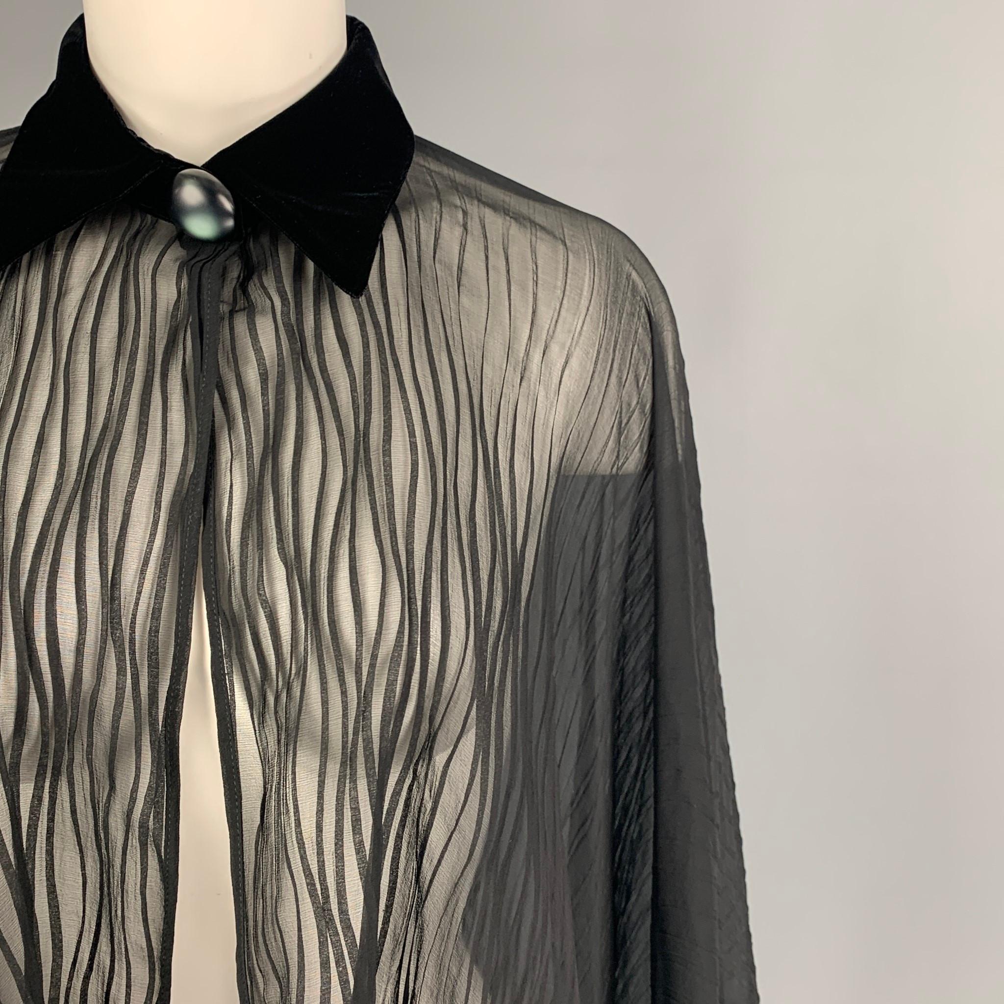 GIORGIO ARMANI scarf comes in a black see through textured silk featuring a velvet collar and a single button detail. Made in Italy.

Excellent Pre-Owned Condition.
Marked: One Size
Original Retail Price: $2,795.00

Measurements:

Min - Max Length: