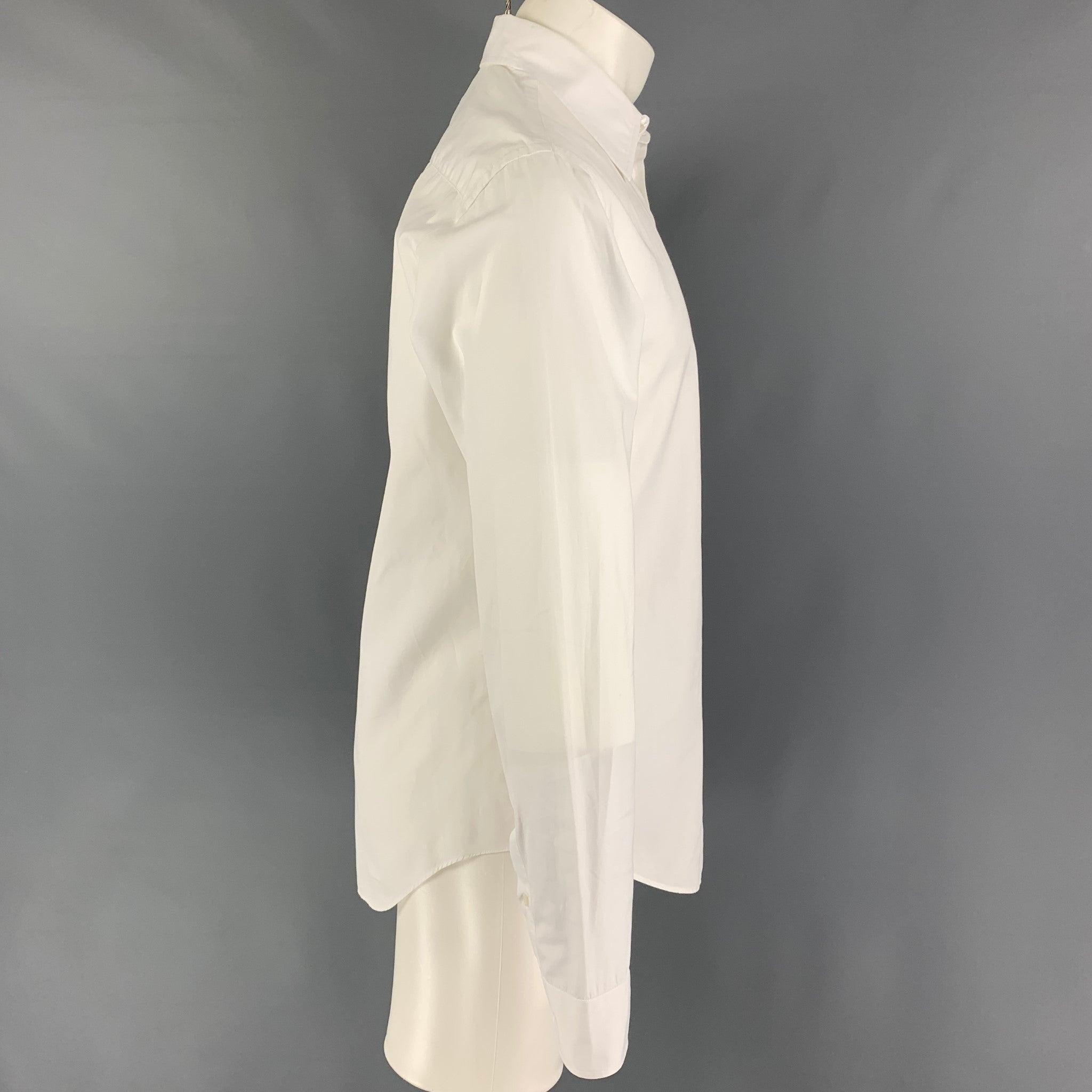 GIORGIO ARMANI long sleeve shirt comes in a white cotton featuring a classic style, spread collar, and a button up closure. Made in Italy.
 Excellent
 Pre-Owned Condition. 
 

 Marked:  39/15.5 
 

 Measurements: 
  
 Shoulder: 18 inches Chest: 40