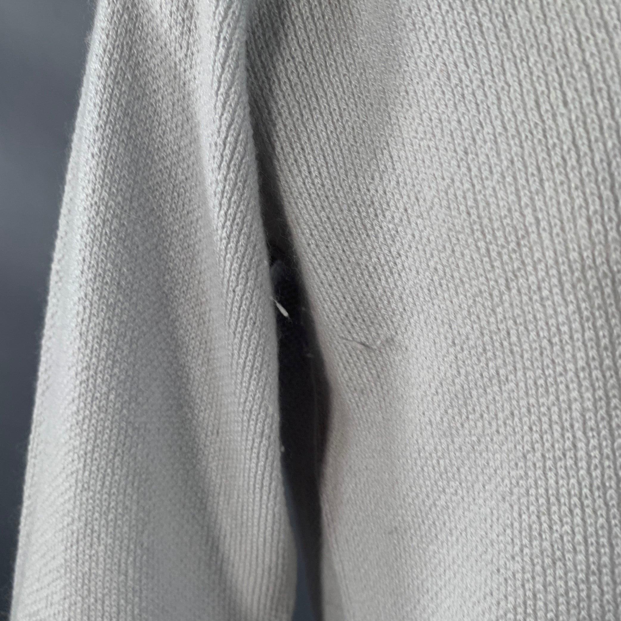 Giorgio Armani Size XL Grey Contrast Trim Cashmere Silk V-Neck Sweater en vente 5