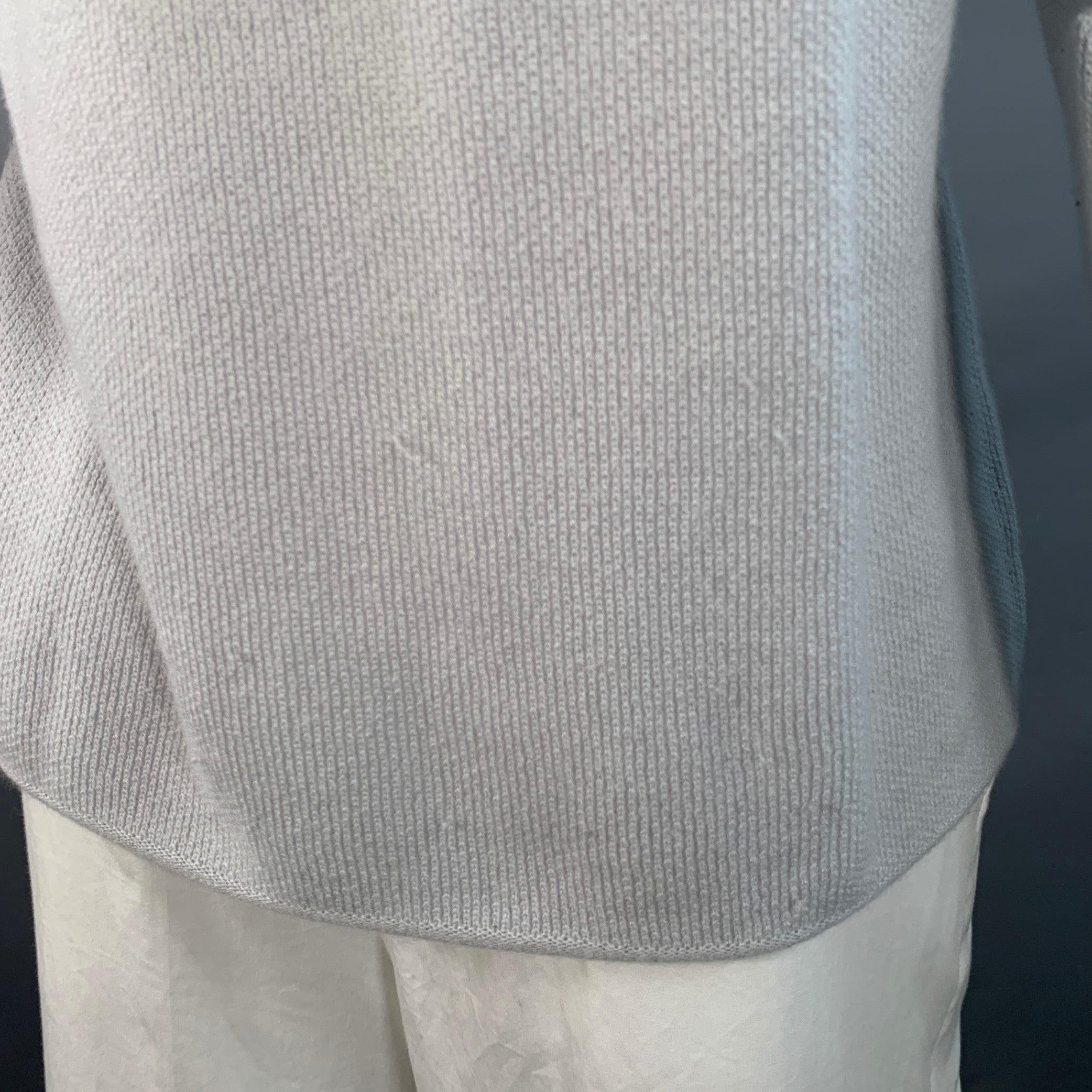 Giorgio Armani Size XL Grey Contrast Trim Cashmere Silk V-Neck Sweater Bon état - En vente à San Francisco, CA