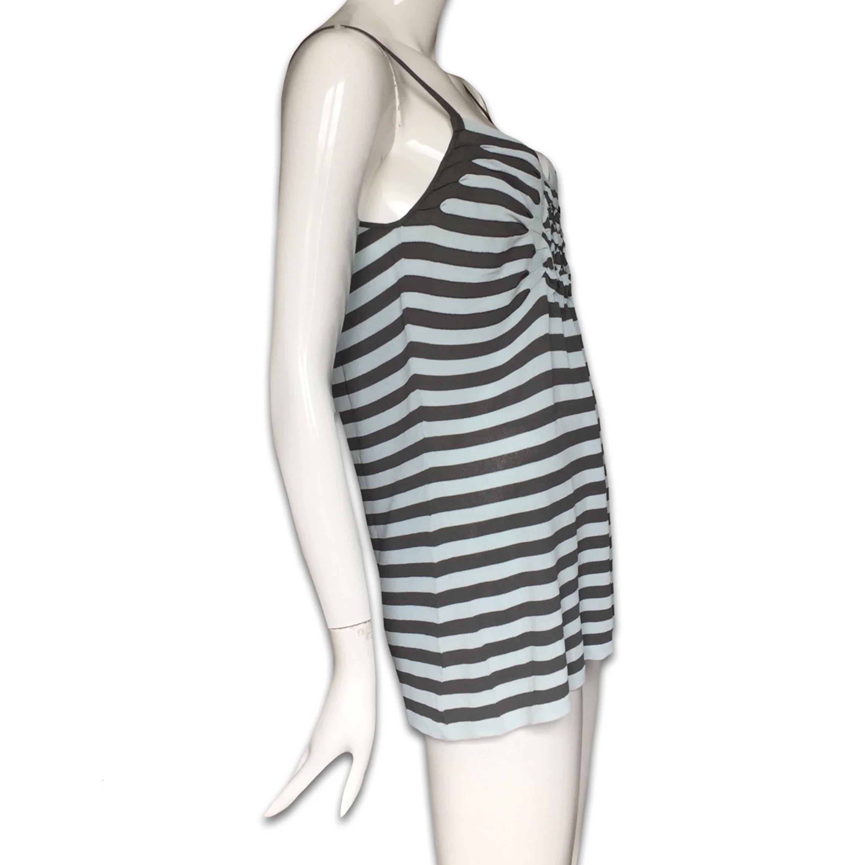 GIORGIO ARMANI SS2003 Light green and grey stripes with ruched details on the front

Tag: GIORGIO ARMANI

Size M ( 42 IT )

Length: 65cm/ 25,59 inches

Chest: 35cm/ 13,77inches

94% viscose

6% polyester

Perfect condition
