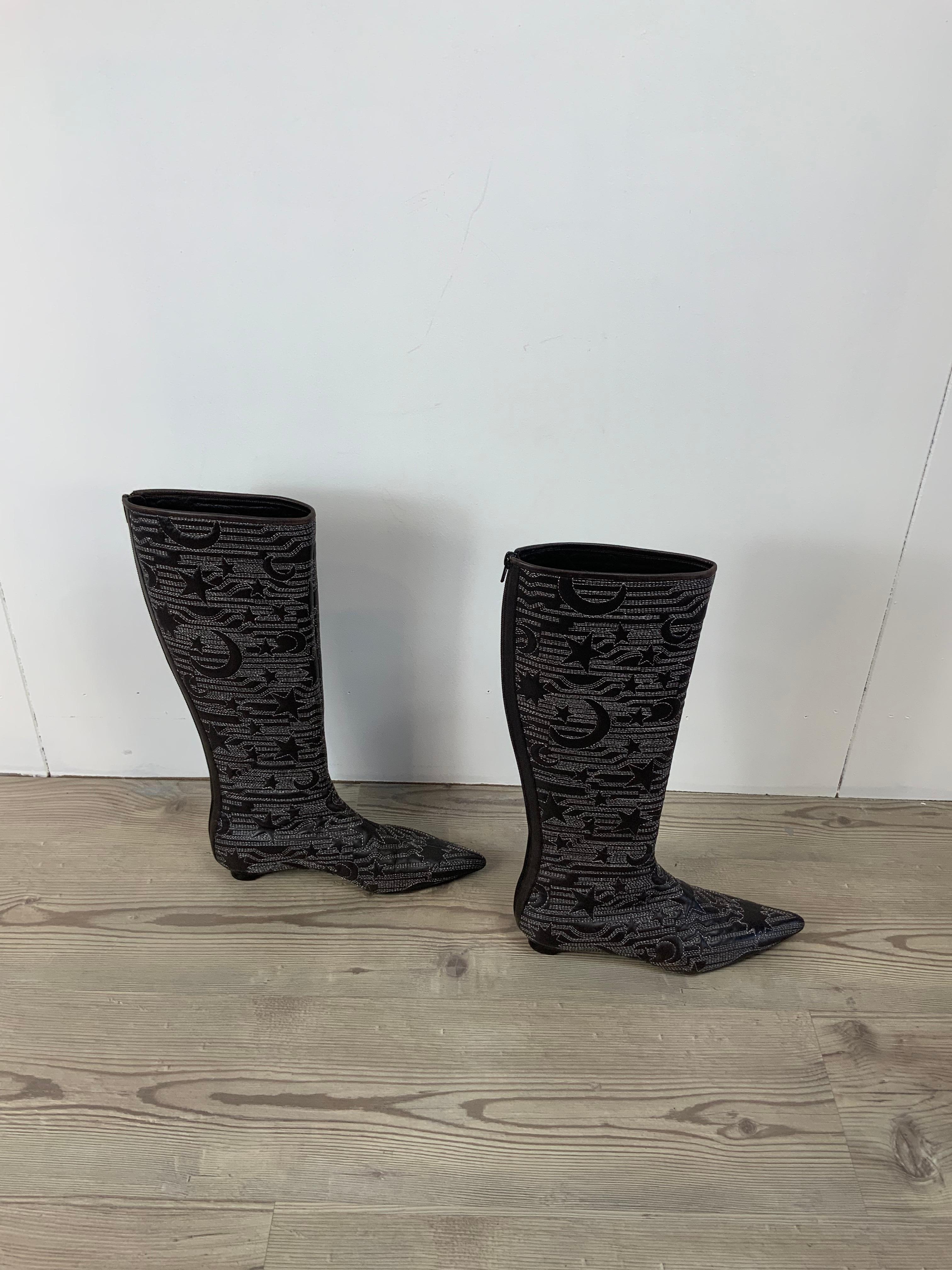 Giorgio Armani stars & moon embroidery Boots  In Good Condition In Carnate, IT