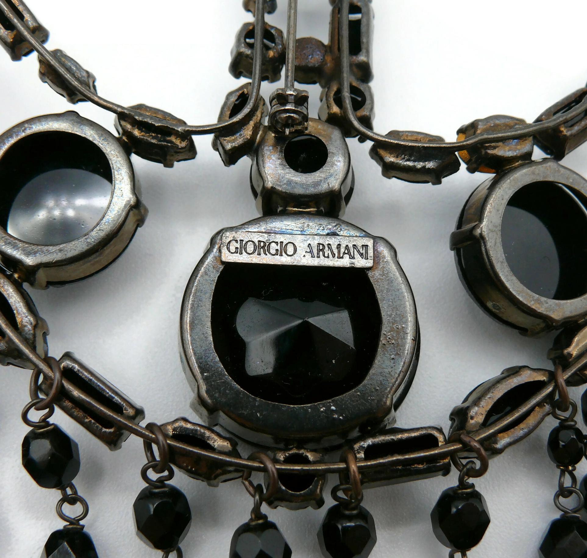 Giorgio Armani - Collier de jais noir à énoncés en vente 9