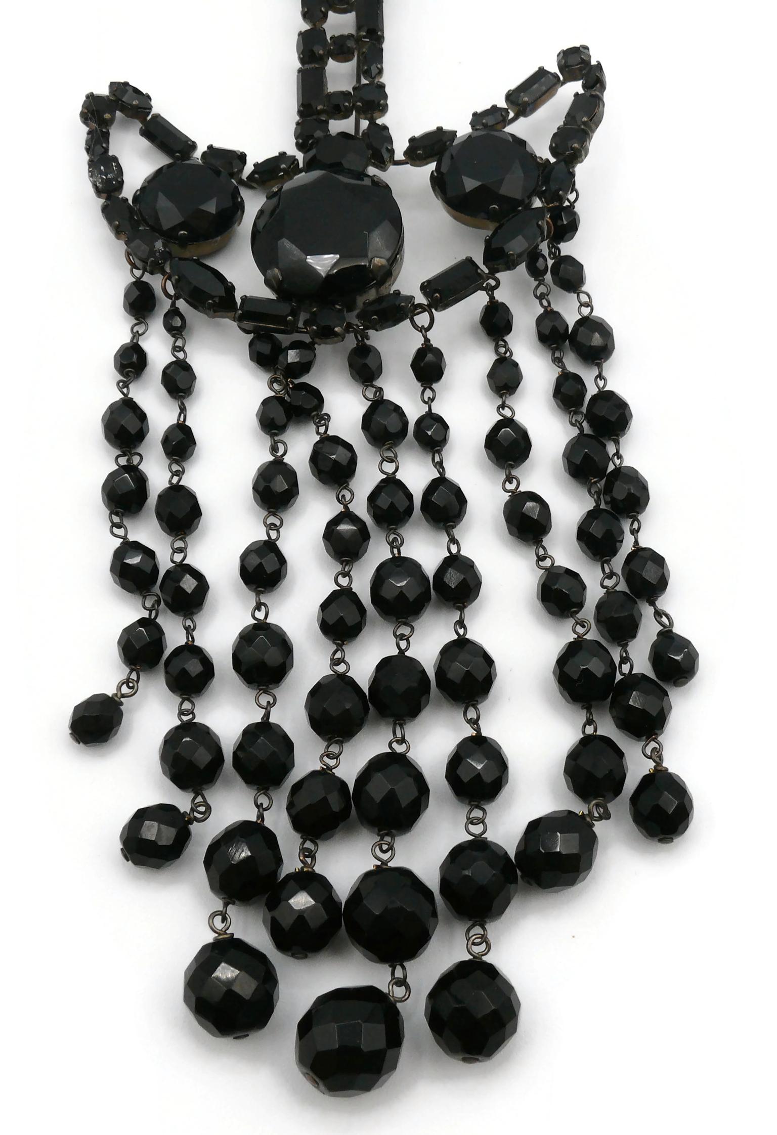 Giorgio Armani - Collier de jais noir à énoncés en vente 4