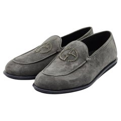 Giorgio Armani Wildleder-Loafers aus Wildleder mit besticktem Logo in Grau