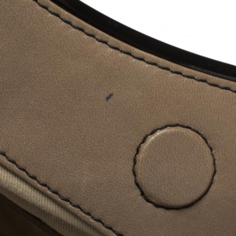 Be ready to catch admiring glances when you carry this stunning taupe-hued bag from Giorgio Armani. Crafted from quality leather the bag comes with a pleated exterior, a top handle, and a spacious fabric-lined interior. It is finished with