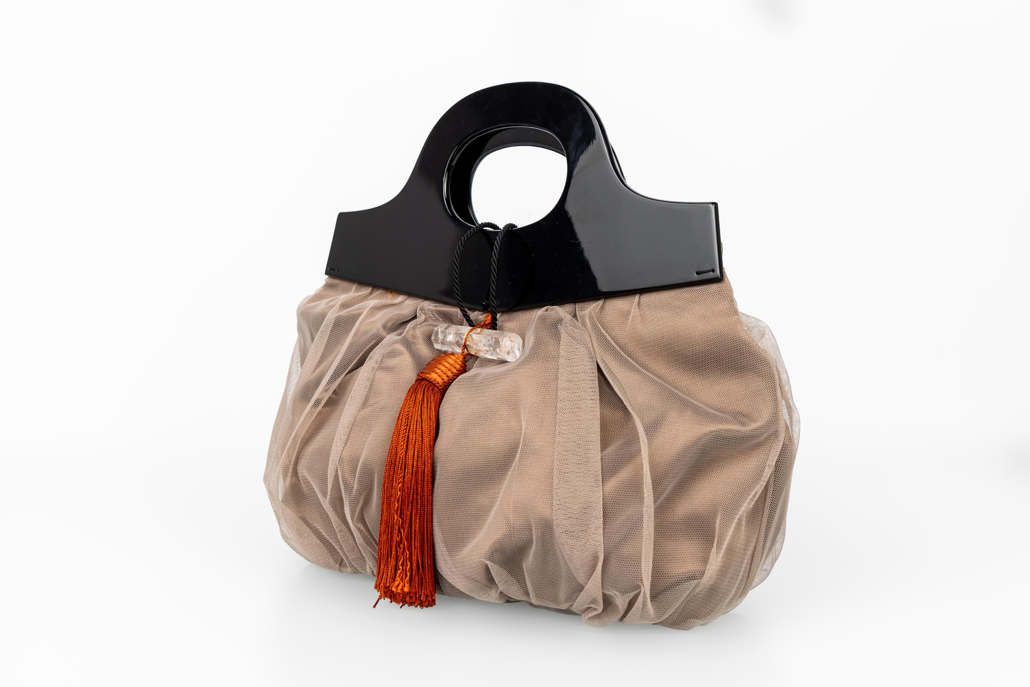 Marron Giorgio Armani Sac de soirée en taupe Fermeture en cristal de roche et anses en lucite en vente