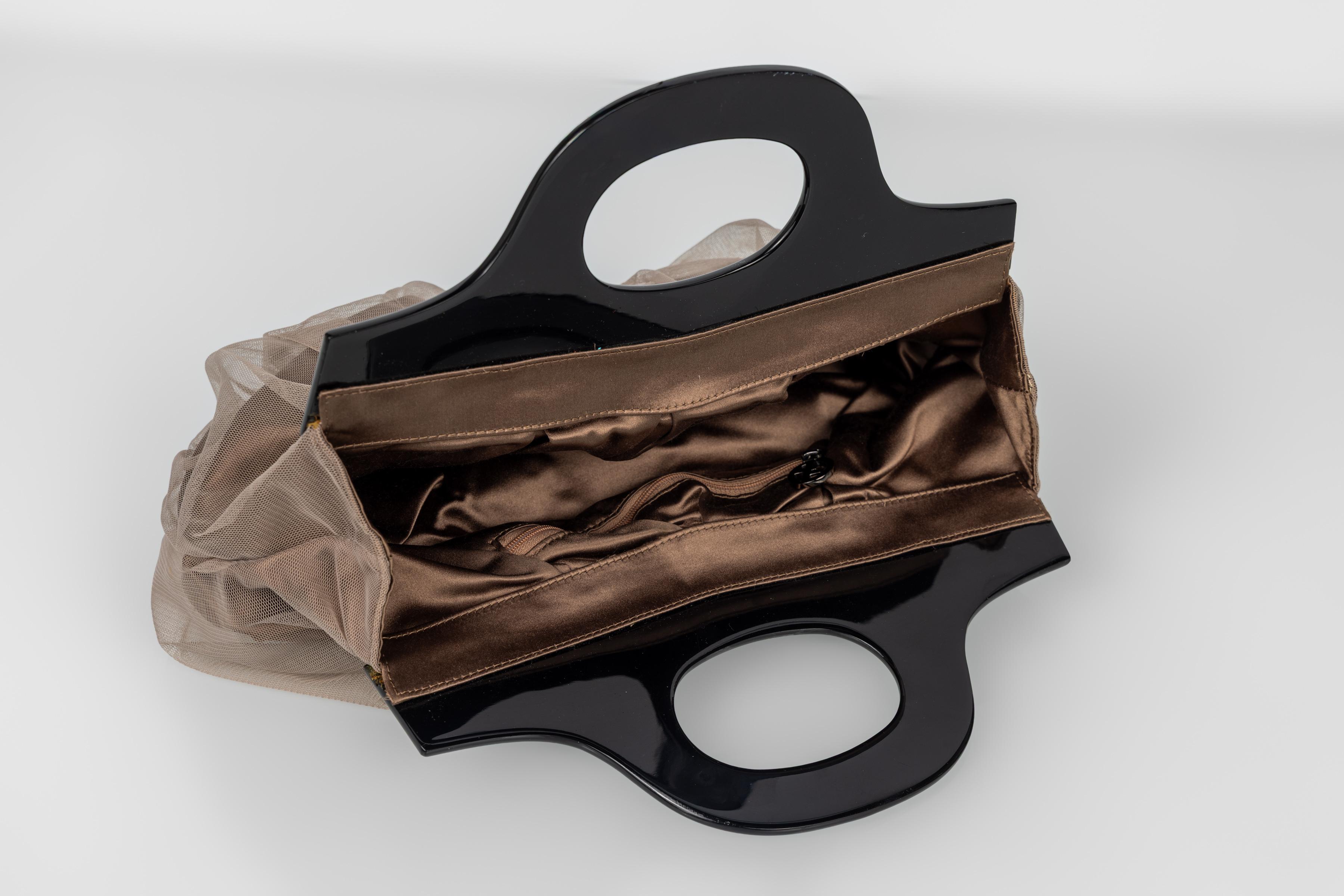 Giorgio Armani Sac de soirée en taupe Fermeture en cristal de roche et anses en lucite Pour femmes en vente