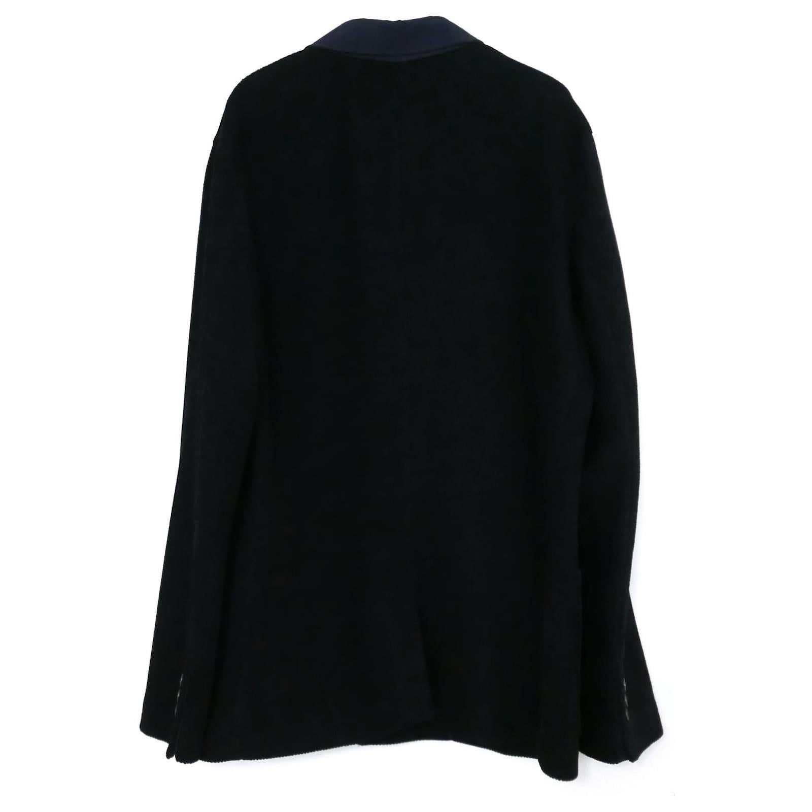 Veste en chenille stretch ultra luxueuse Giorgio Armani Upton Line. Acheté pour 2890 $ et non porté. 
Magnifiquement confectionné en chenille extensible super douce en coton/viscose bleu nuit avec des bordures en satin gros grain bleu marine. Il