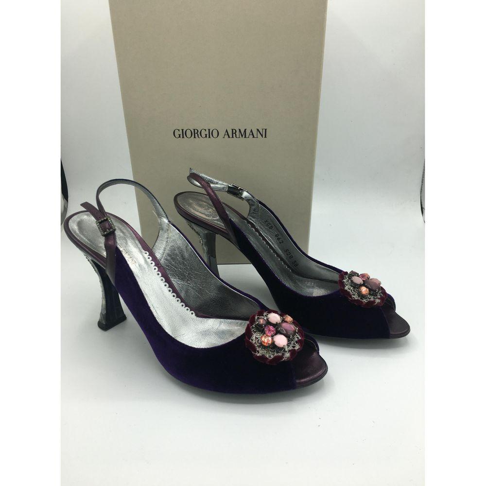 Giorgio Armani Velvet Heels in Purple

Giorgio Armani heeled shoe. Coming from the Fall 2005 Ready to Wear collection. 
In purple velvet with bright detail. Jewel heel. 
Size 30. Measures 25 cm of inner sole and 9 cm of heel. 
With original box.