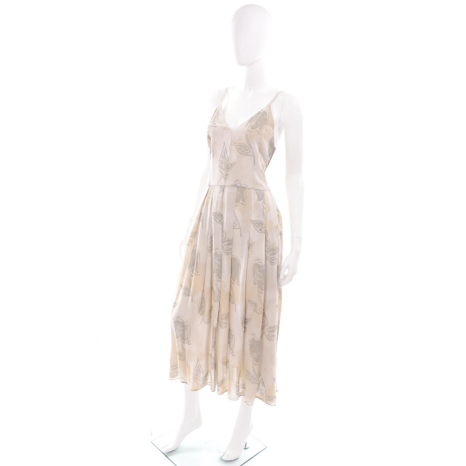 Giorgio Armani Vintage 1990s Cream Khaki Sage Green Leaf Print Summer Dress In Excellent Condition For Sale In Portland, OR