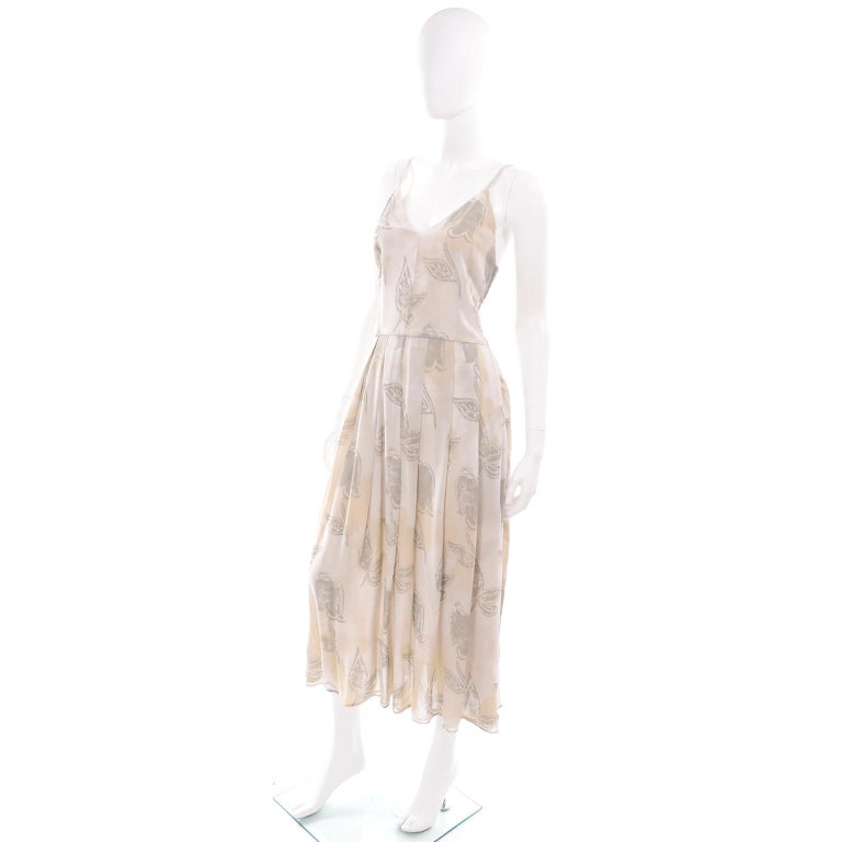 green emerald velvet dress Giorgio Armani Le Collezioni Dress / Size 8