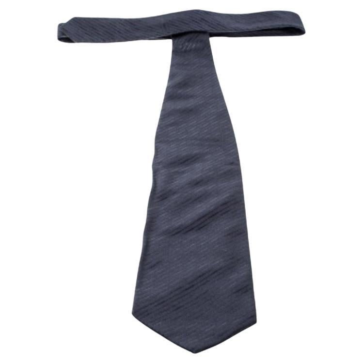 Giorgio Armani Vintage Graue Diagonal gestreifte traditionelle Seidenkrawatte in Grau im Angebot