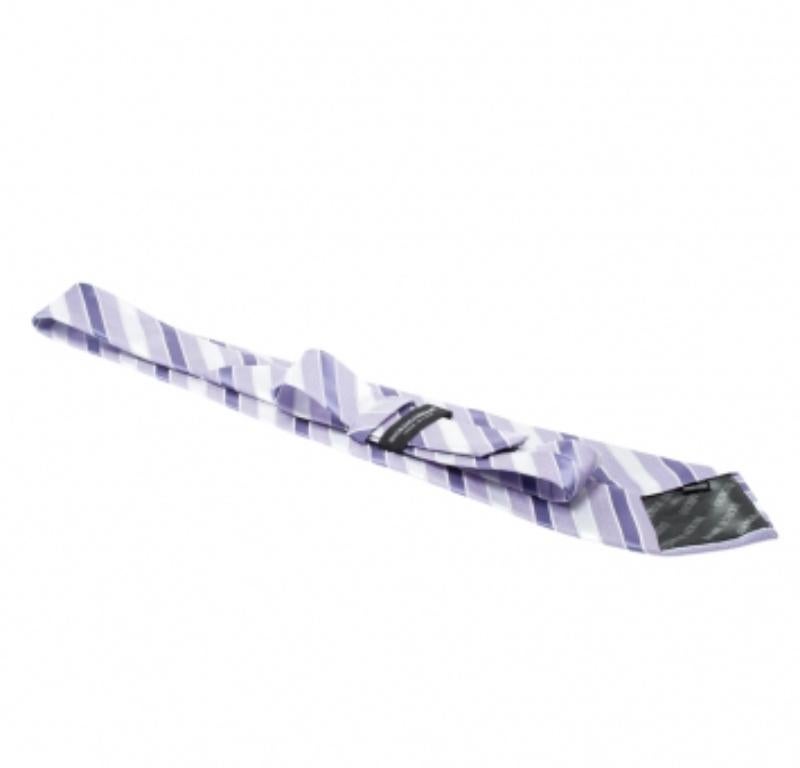 Giorgio Armani Vintage Flieder und Weiß Diagonal gestreifte Seidenjacquard-Krawatte (Violett) im Angebot